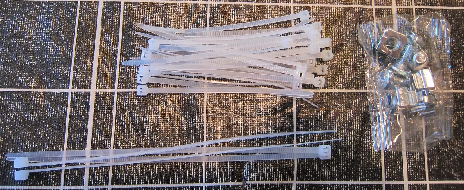 24 Port RJ45 Patch Panel Cat6 Feed Through, Coupler Network Panel 19 Inch, Inline Keystone Ethernet Patch Panel with Back Bar customer photo 2