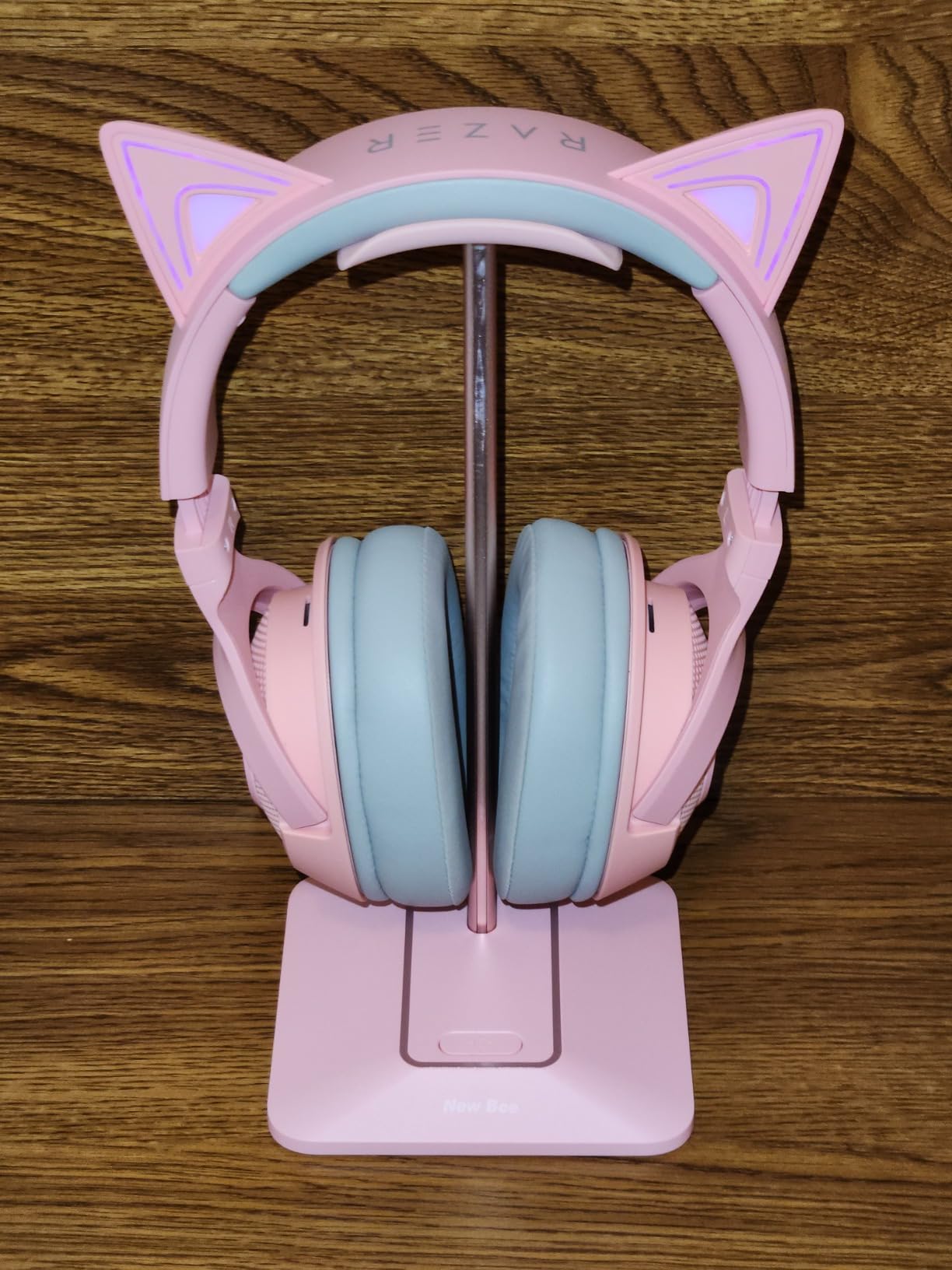 New Bee Headphone Stand with RGB Lighting, Sturdy Aluminum Gaming Headset Holder with USB-C & USB Charging Ports, Stable Desktop Earphone Stand for All Headphones Size, Black | USB-C & USB Charging Ports, Stable Desktop Earphone Stand for All Headphones Size customer photo 2
