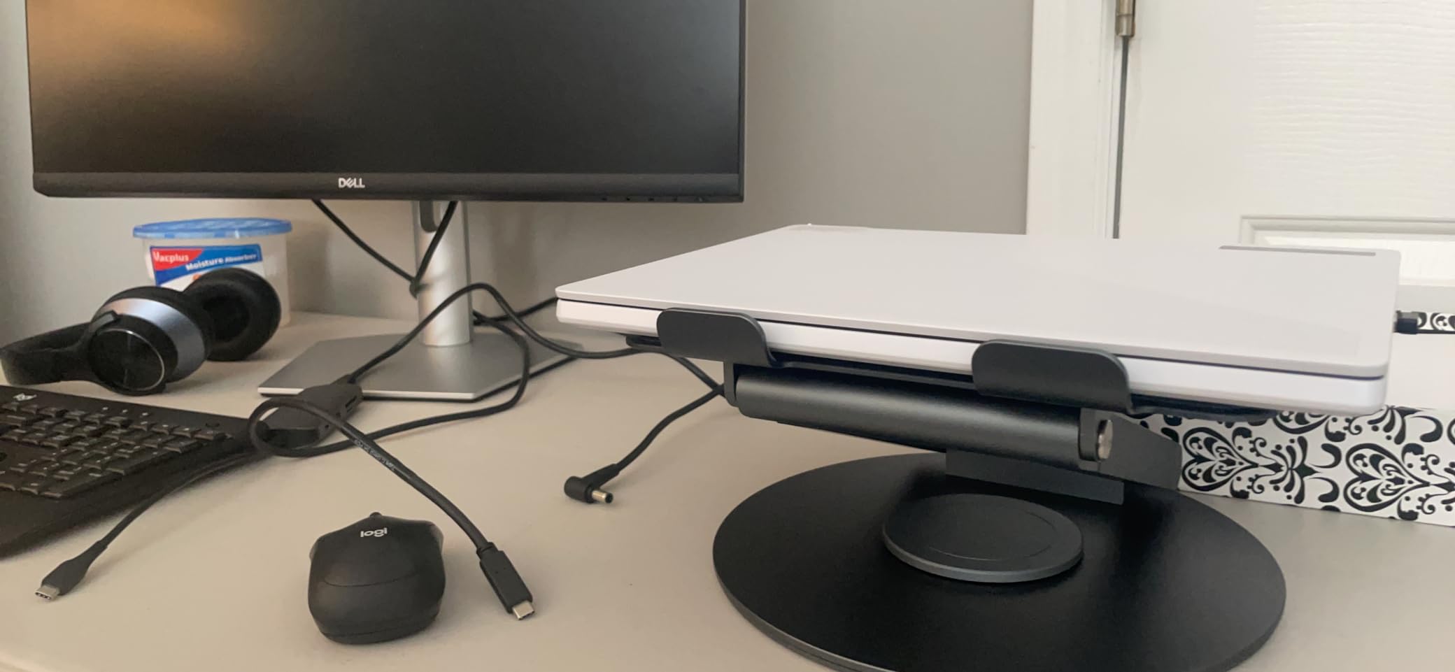 tounee Telescopic Laptop Stand for Desk with 360° Swivel Base, Sit to Stand, Height Adjustable, Portable Riser Holder for Good Posture, Compatible with MacBook Pro, All Laptops 10-17