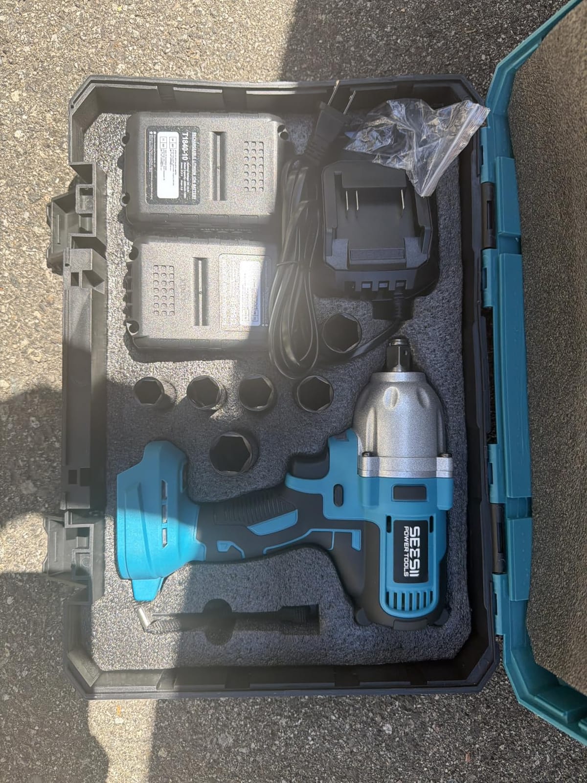 Seesii Impact Wrench 665 FT-LBS(900N.m) 3300IPM 1/2 Impact Gun High Torque Electric Impact Driver Cordless Impact Wrench with 21V 2x4.0Ah Battery 6 Sockets&Case for Home Car Tire Lug Nut Removal Tool customer photo 2