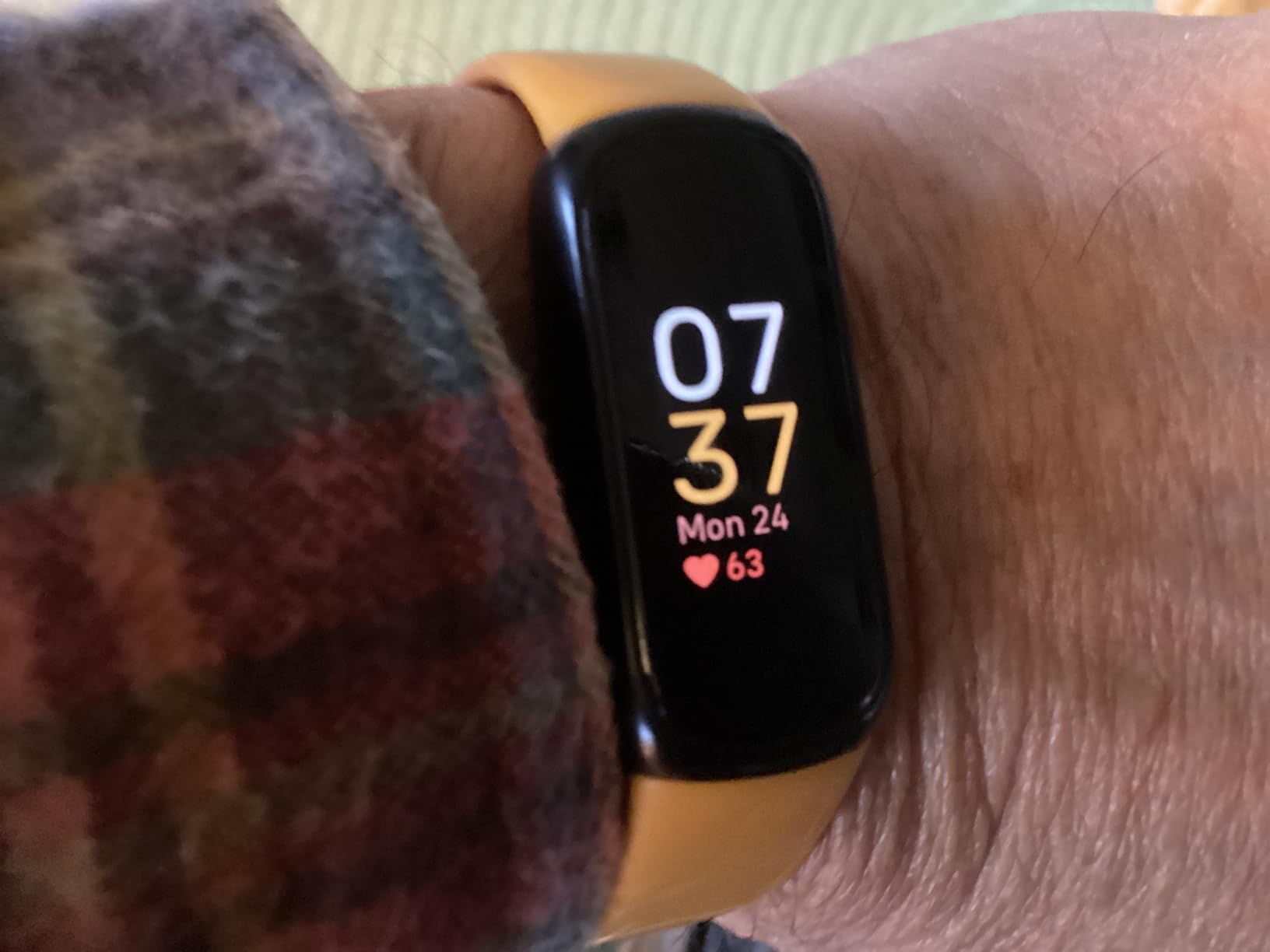 Google Fitbit Inspire 3 - Morning Glow/Black - Small and Large Bands | Stress management, sleep tracking, 24/7 heart rate, 3-month Google Health Premium membership included, small and large bands customer photo 1