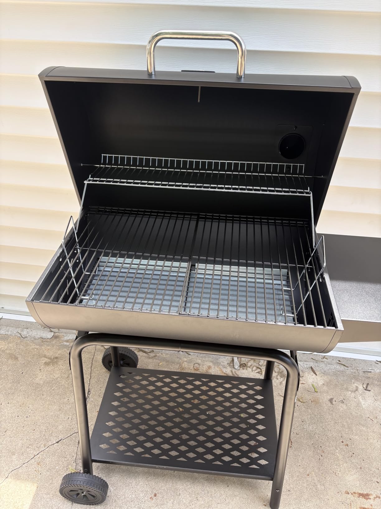 Royal Gourmet CC1830 28 Inch Barrel Charcoal Grill, Side Table customer photo 2