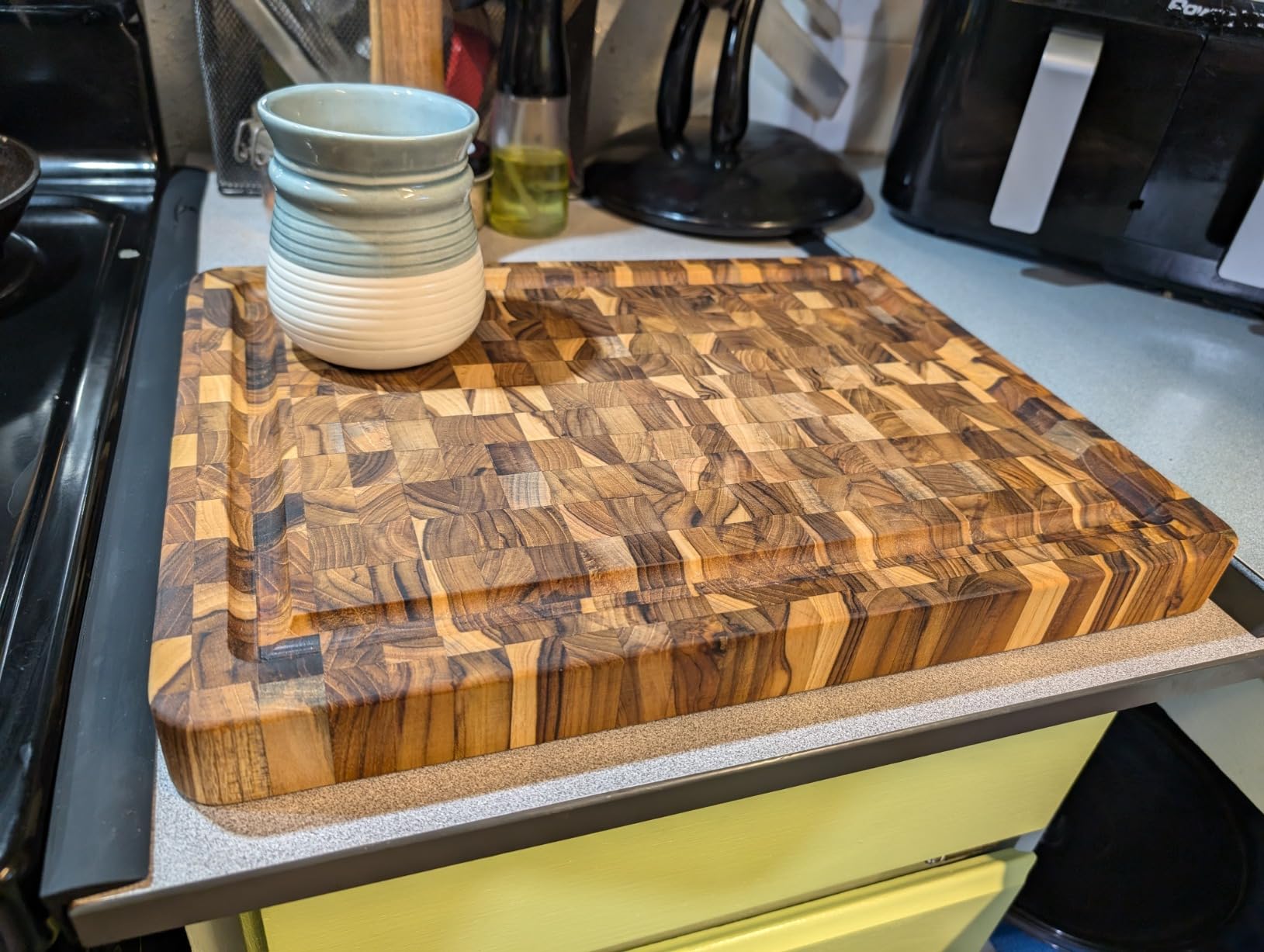 Yes4All Durable Teak Cutting Boards for Kitchen, [17''L x 13''W x 1.5” Thick] Medium End Grain Cutting Board, Pre Oiled Wood Cutting Boards, Thick Chopping Board w/Juice Grooves and Easy Grip Handle customer photo 2