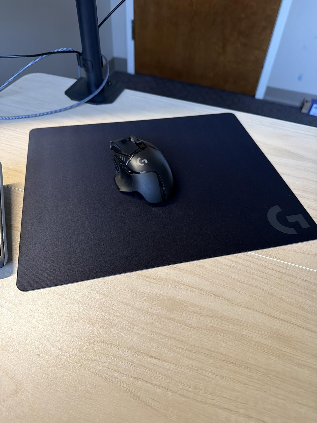 Logitech G840 XL Cloth Gaming Mouse Pad (900x400x3) - Black | Cloth material, 0.12 in thin, stable, performance-tuned surface customer photo 2