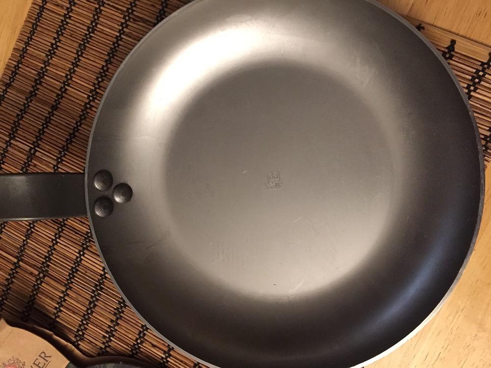 de Buyer MINERAL B Carbon Steel Omelette Pan - 11” Diameter, 8.3” Cooking Surface - Naturally Non-Stick Finish - Made in France customer photo 1