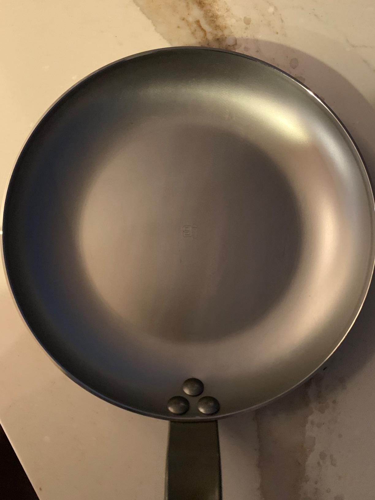 de Buyer MINERAL B Carbon Steel Omelette Pan - 11” Diameter, 8.3” Cooking Surface - Naturally Non-Stick Finish - Made in France customer photo 2