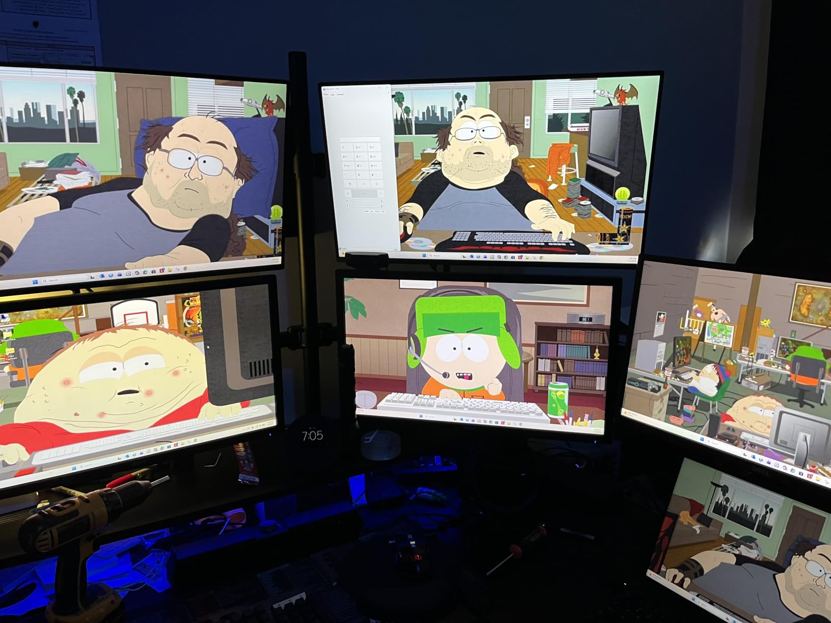 MOUNT PRO Triple Monitor Mount for Max 32