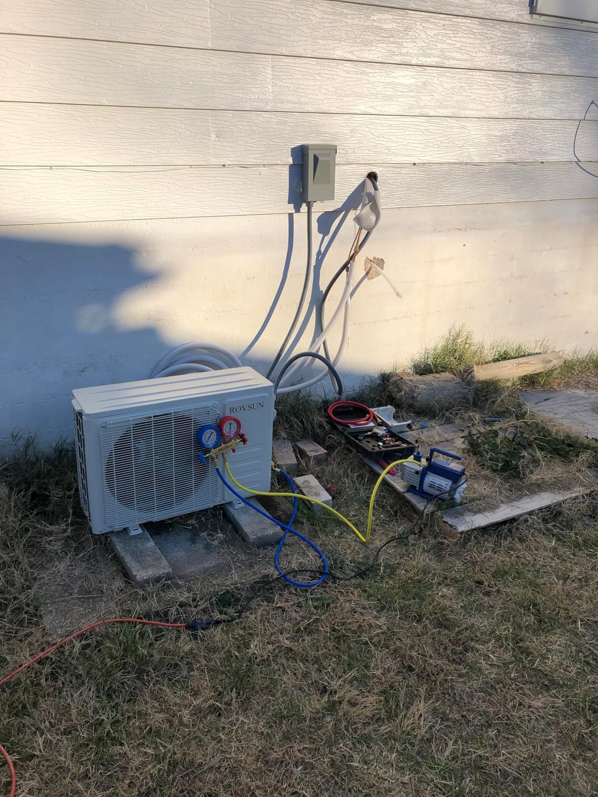 ROVSUN 12000 BTU Wifi Enabled Mini Split Air Conditioner & Heater with Inverter, 20 SEER2 Energy Saving 115V Ductless Split AC Unit with Pre-Charged Condenser, Heat Pump & Installation Kit customer photo 1