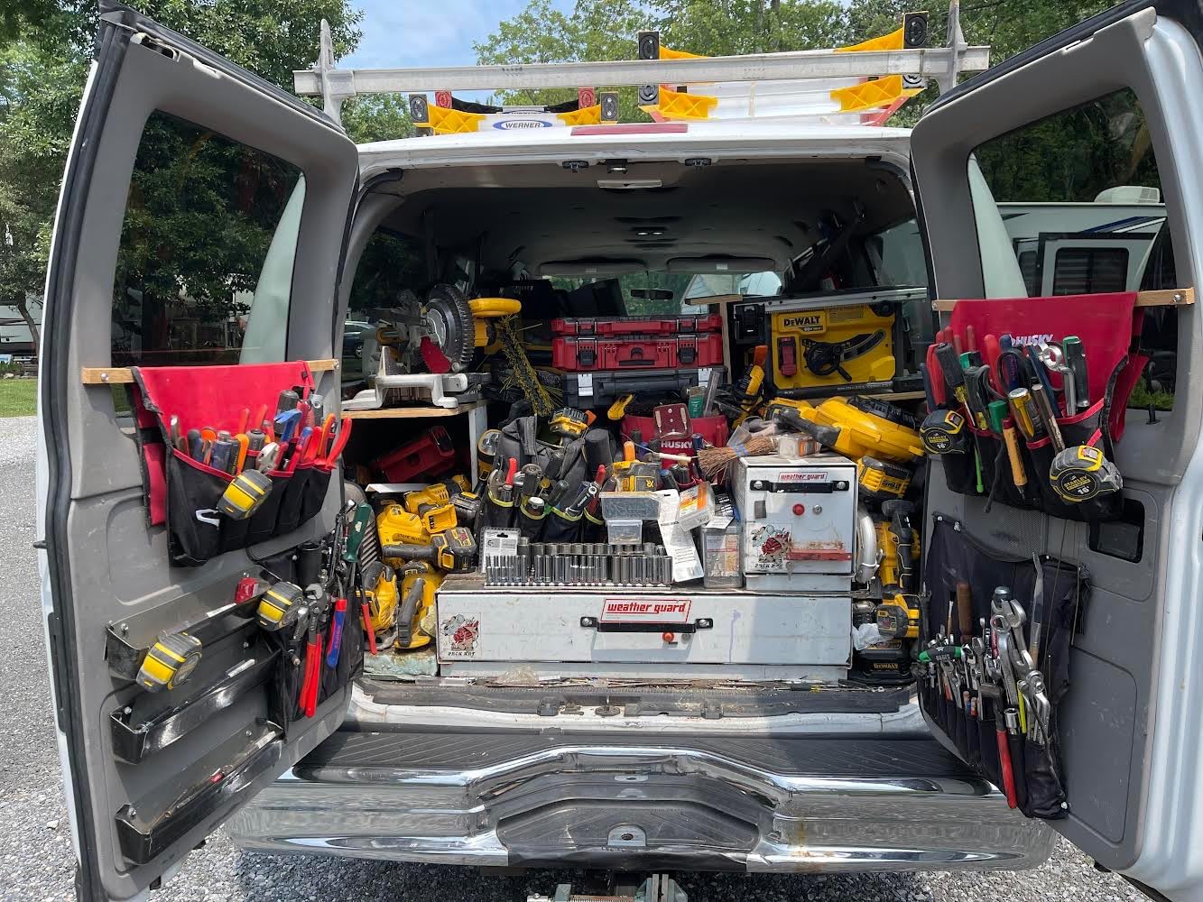 DEWALT 20V MAX* Belt Sander, Cordless, Brushless, Tool Only (DCW220B) customer photo 1