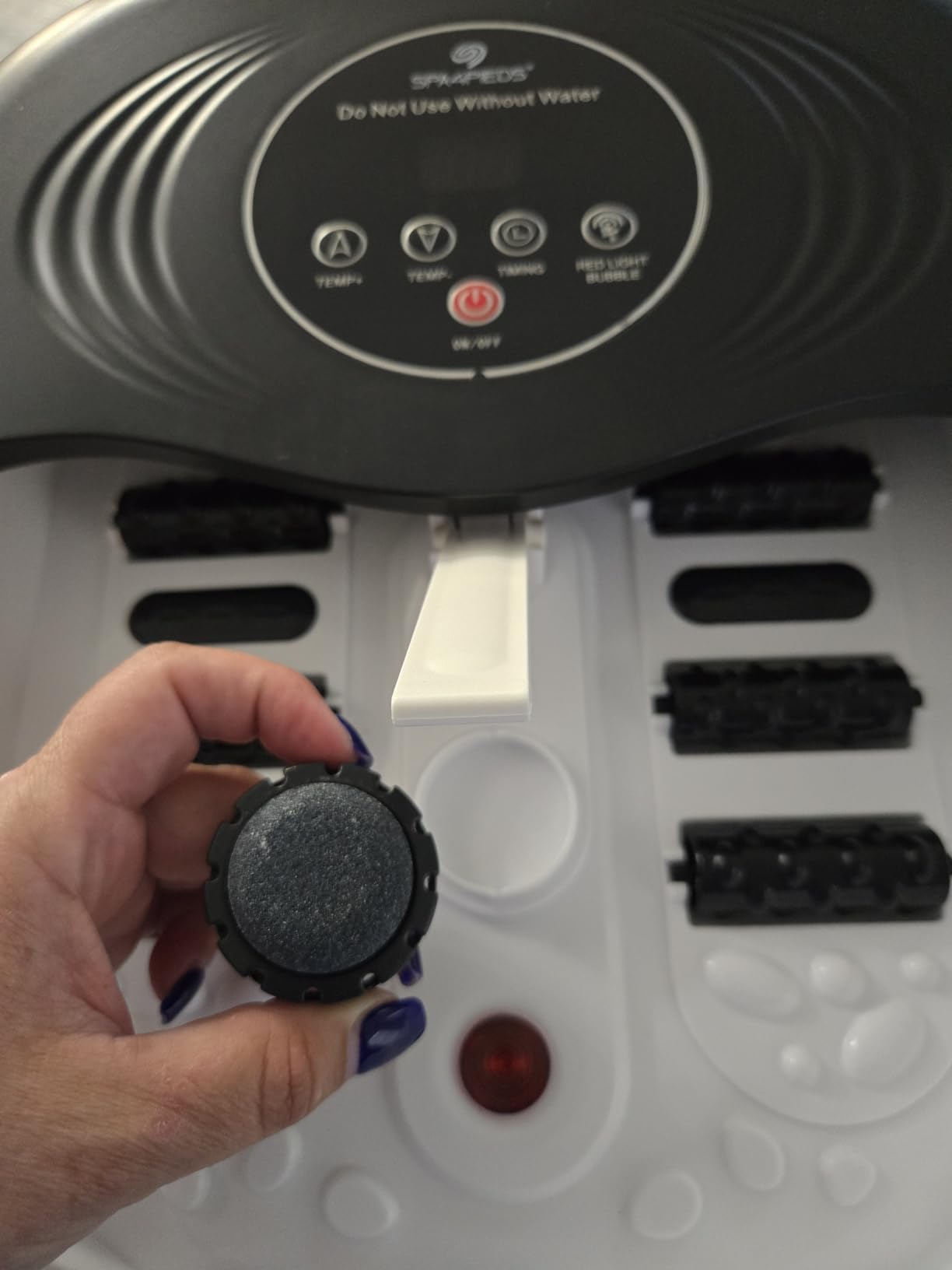 SPA4PIEDS Collapsible Heated Foot Spa Bath with Bubble, Foot Soaking Tub Featuring 8 Shiatsu Rollers, Pumice Stone and Built-in Timer for Mom, Dad and Foot Relaxation (Black) customer photo 2