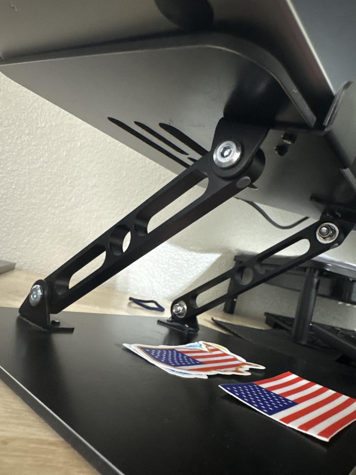 Adjustable Laptop Stand for Desk, Metal Laptop Riser Holder customer photo 1