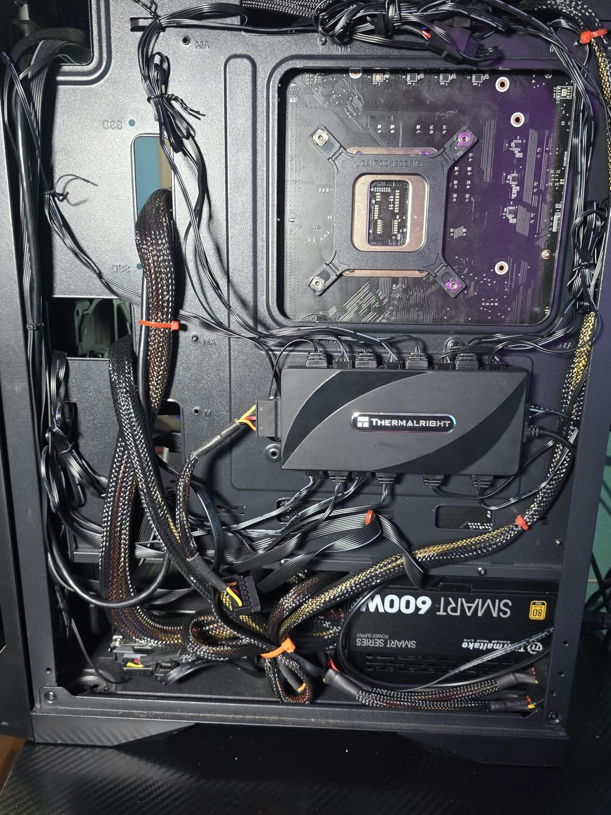 Thermalright Fan and ARGB HUB X8 ARGB/PWM Hub Controller customer photo 1
