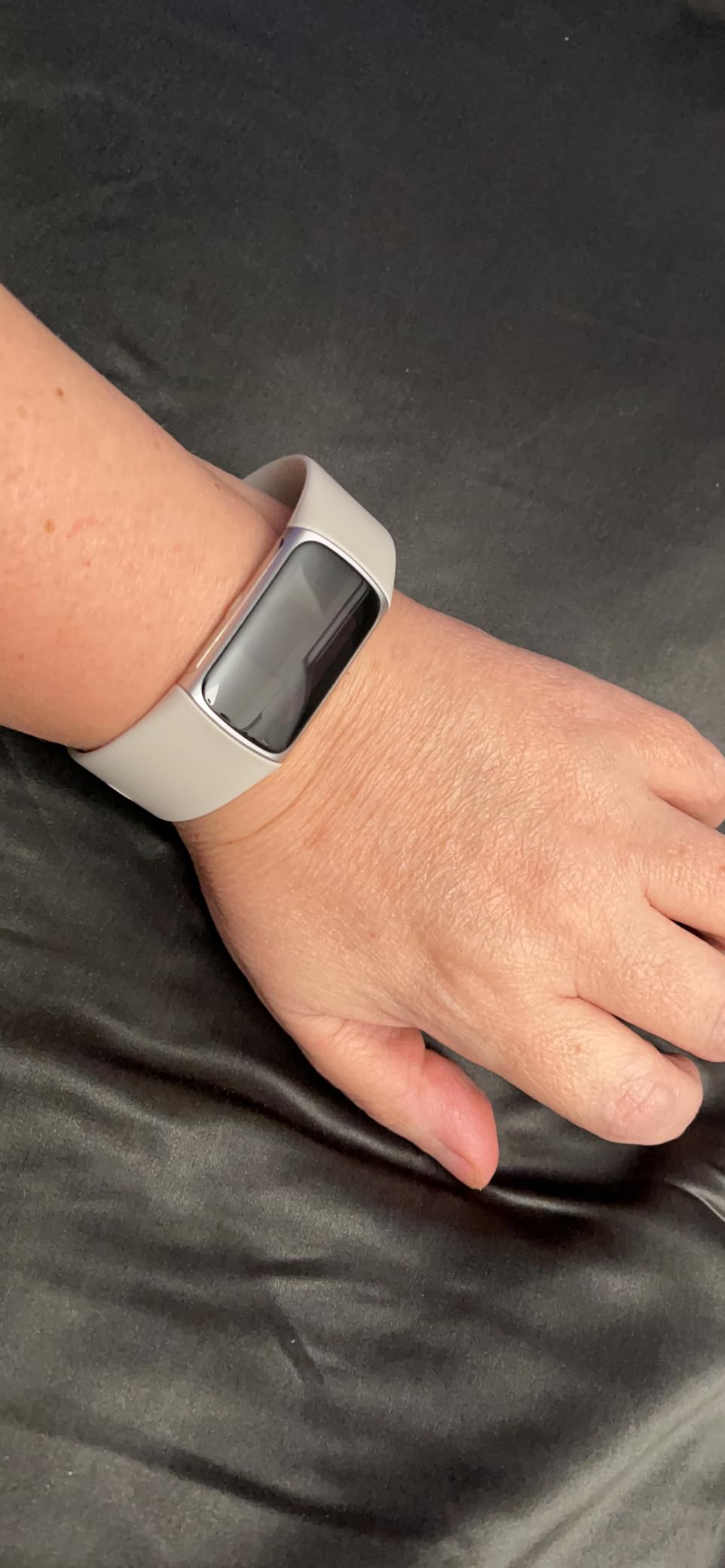 Google Fitbit Charge 6 - Fitness Tracker - Obsidian/Black | Google apps, heart rate on exercise equipment, 3-month Google Health Premium membership included, small and large bands customer photo 1