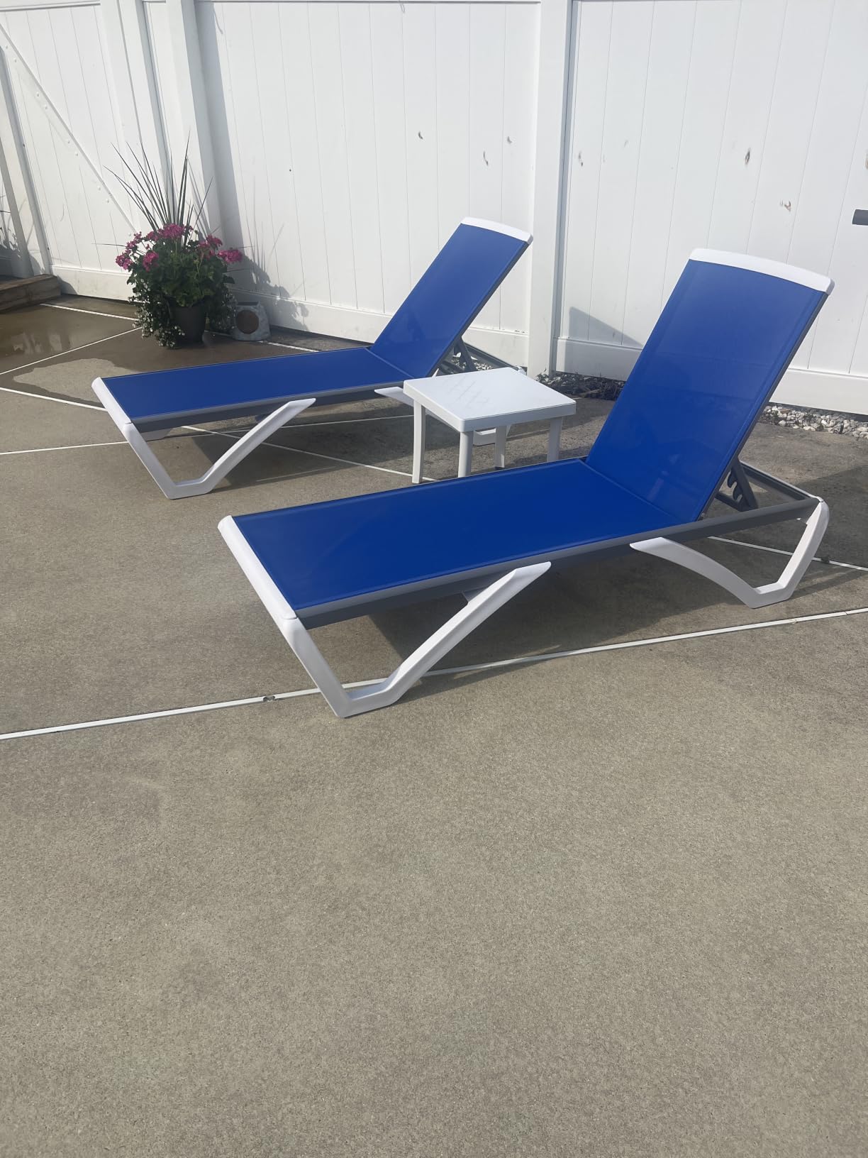 Kozyard Outdoor Chaise Lounge Chair, Full Flat Adjustable Patio Lounger with Aluminum Frame & Resin Legs, Textilene Fabric for Poolside, Backyard & Beach (Aqua, 2Chairs + Table) customer photo 1