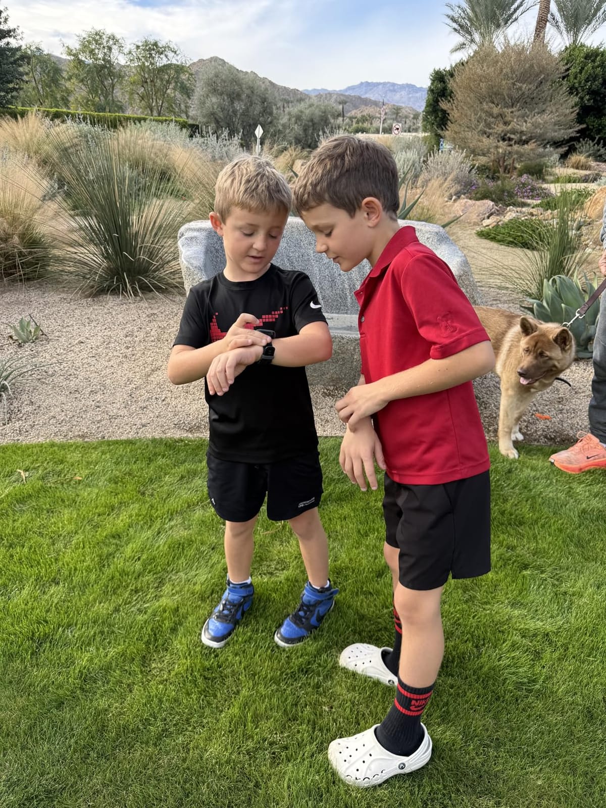 Garmin Bounce™, Kids Smartwatch, Two-Way Text and Voice Messaging, Location Tracking, Green Burst customer photo 2