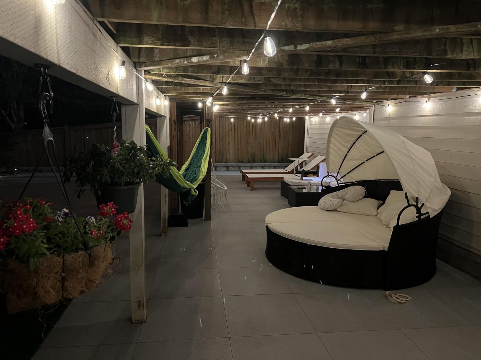 Tangkula Outdoor Patio Round Daybed with Retractable Canopy, Black Rattan Wicker Furniture Sectional Seating with Cushions and Throw Pillows, Seating Separates Cushioned Seats for Backyard (Black) customer photo 1