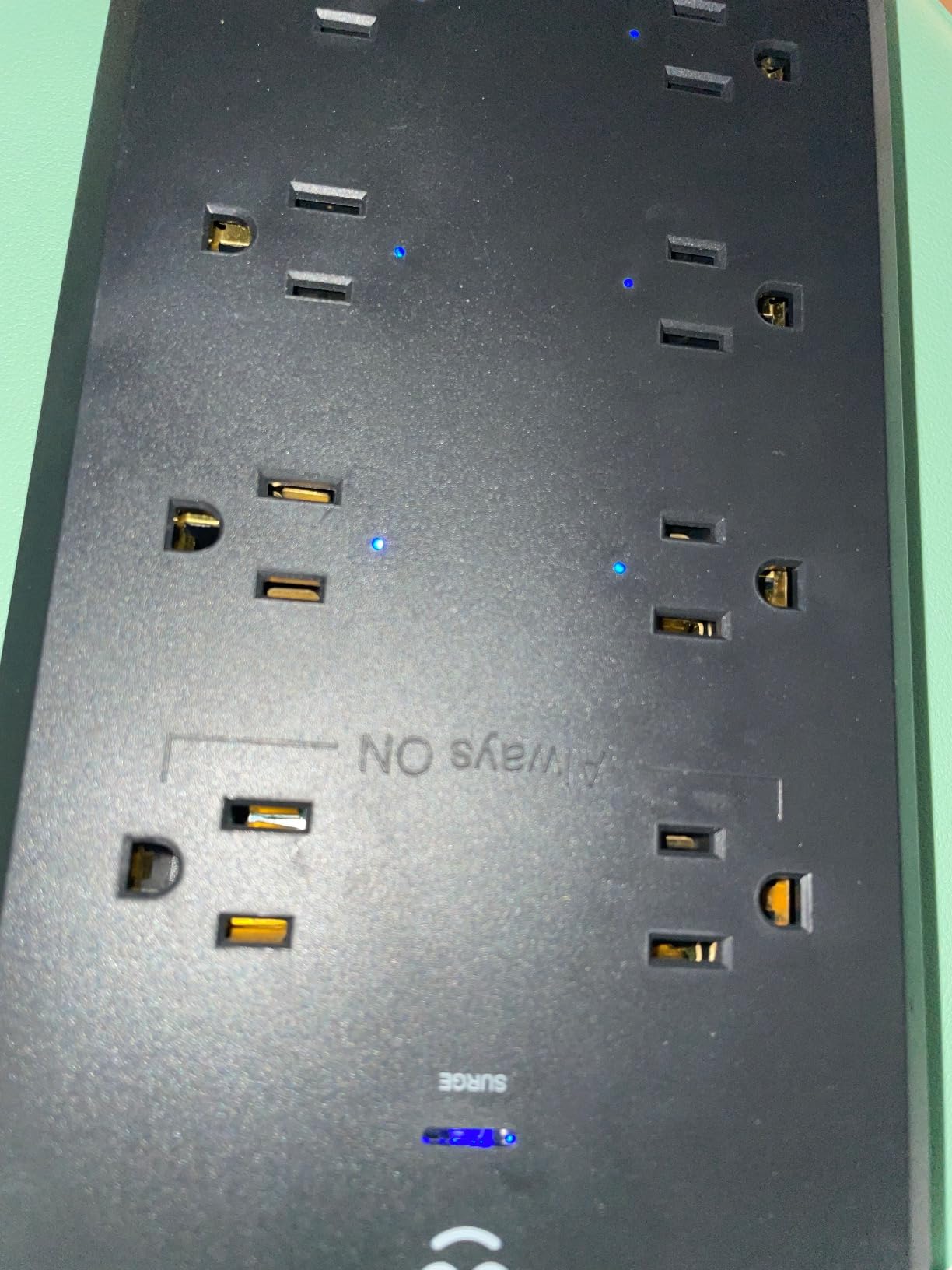 Geeni Surge Ultra Smart 8-Outlet Surge Protector, No Hub, 6 ft. Cord, Black customer photo 2