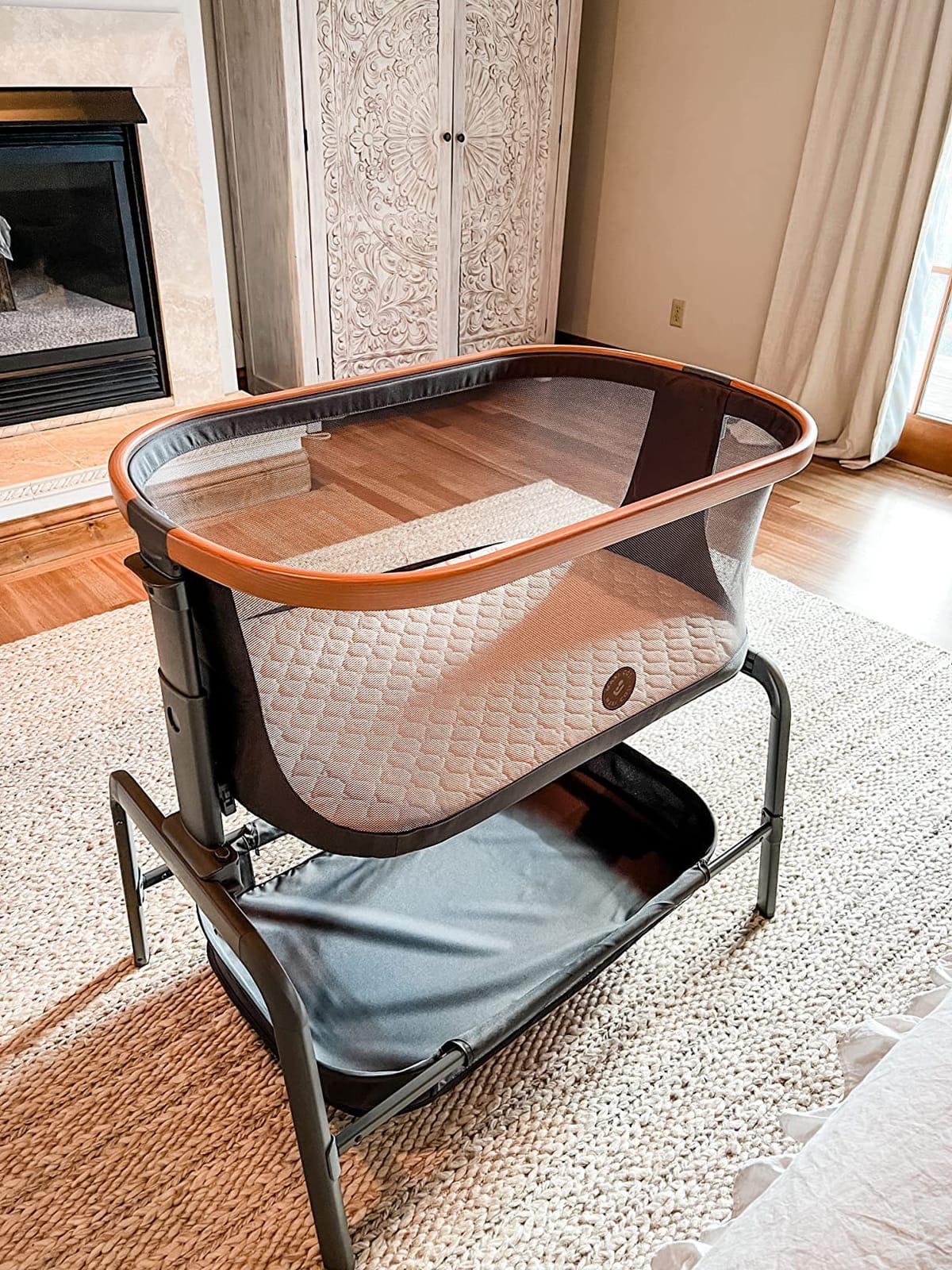 Maxi-Cosi Iora Baby Bassinets Bedside Sleeper, Portable Bassinet, Infant Bedside Sleeper Crib, Height Adjustable, Breathable Mesh, Large Storage Basket, Classic Oat customer photo 2