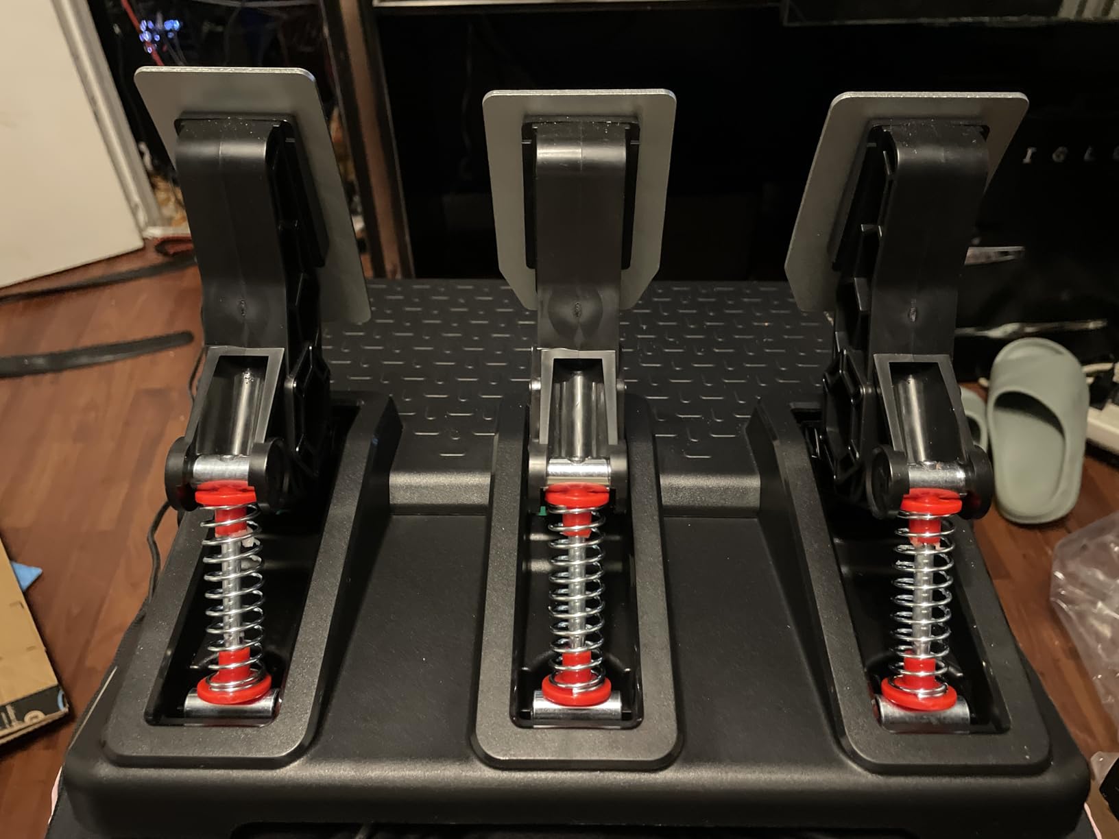 DOYO Racing Wheel Pedals, PC Gaming Steering Wheel Pedal Set, Swappable Springs, Adjustable, Durable, Compatible with PC Win11/Win10/Win7 customer photo 1