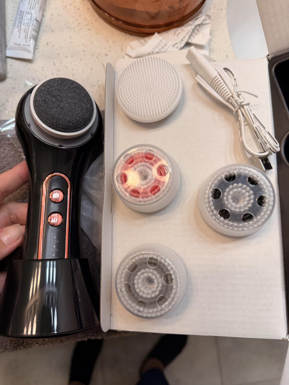 UMICKOO Electric Facial Cleansing Brush, 2-Way Rotating Face Scrubber for Daily & Deep Cleaning, 3 Modes, 5 Brush Heads, Rechargeable, IPX7 Waterproof for All Skin Types customer photo 1
