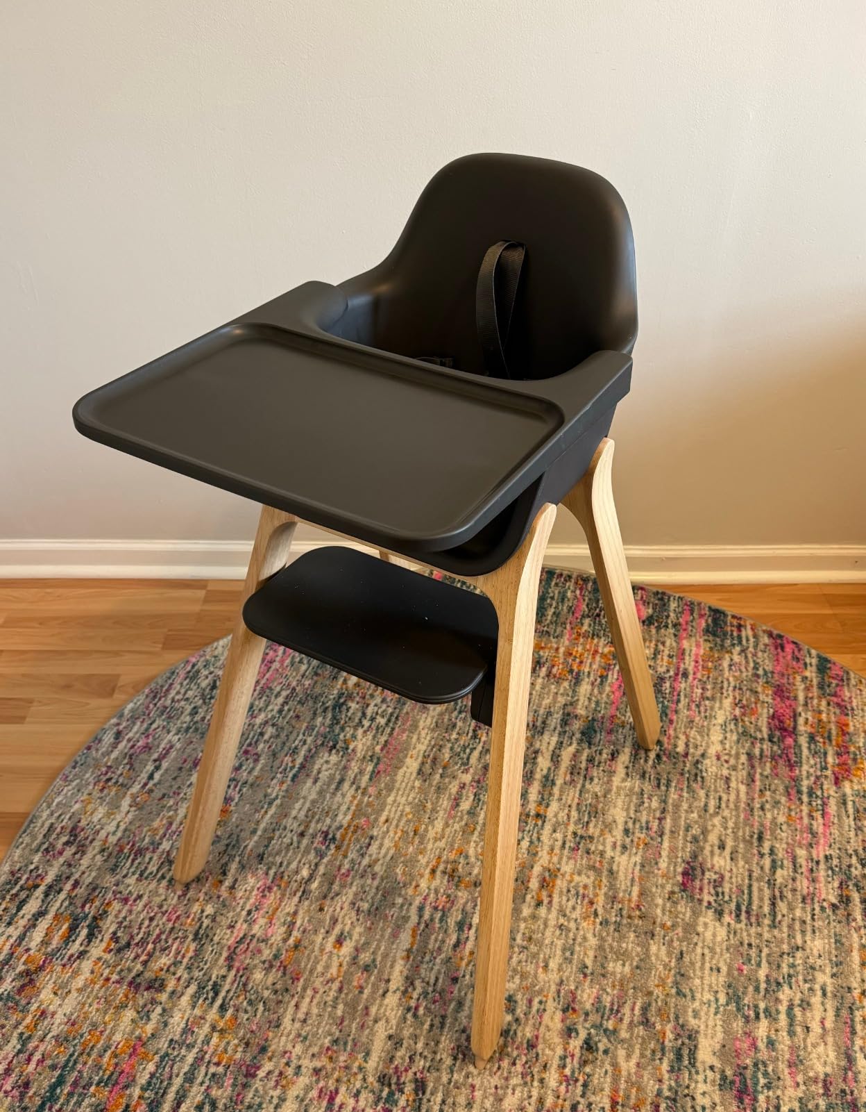 UPPAbaby Ciro High Chair/Sleek, Easy-to-Clean Design/Perfect-Fit Tray to Bring Baby to Table/Patent-Pending Harness/Dual-Position, 180-Degree Rotating Footrest/Chloe (Grey/Rubberwood) customer photo 1