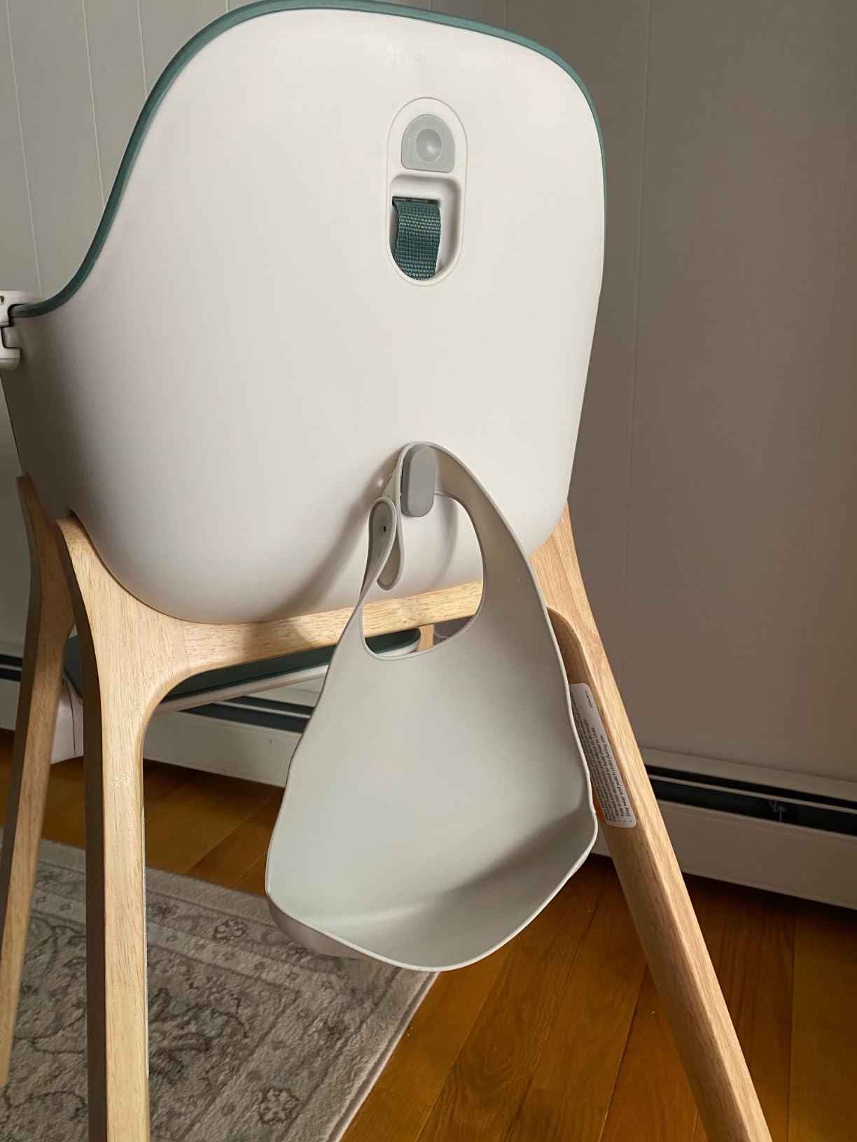 UPPAbaby Ciro High Chair/Sleek, Easy-to-Clean Design/Perfect-Fit Tray to Bring Baby to Table/Patent-Pending Harness/Dual-Position, 180-Degree Rotating Footrest/Chloe (Grey/Rubberwood) customer photo 2