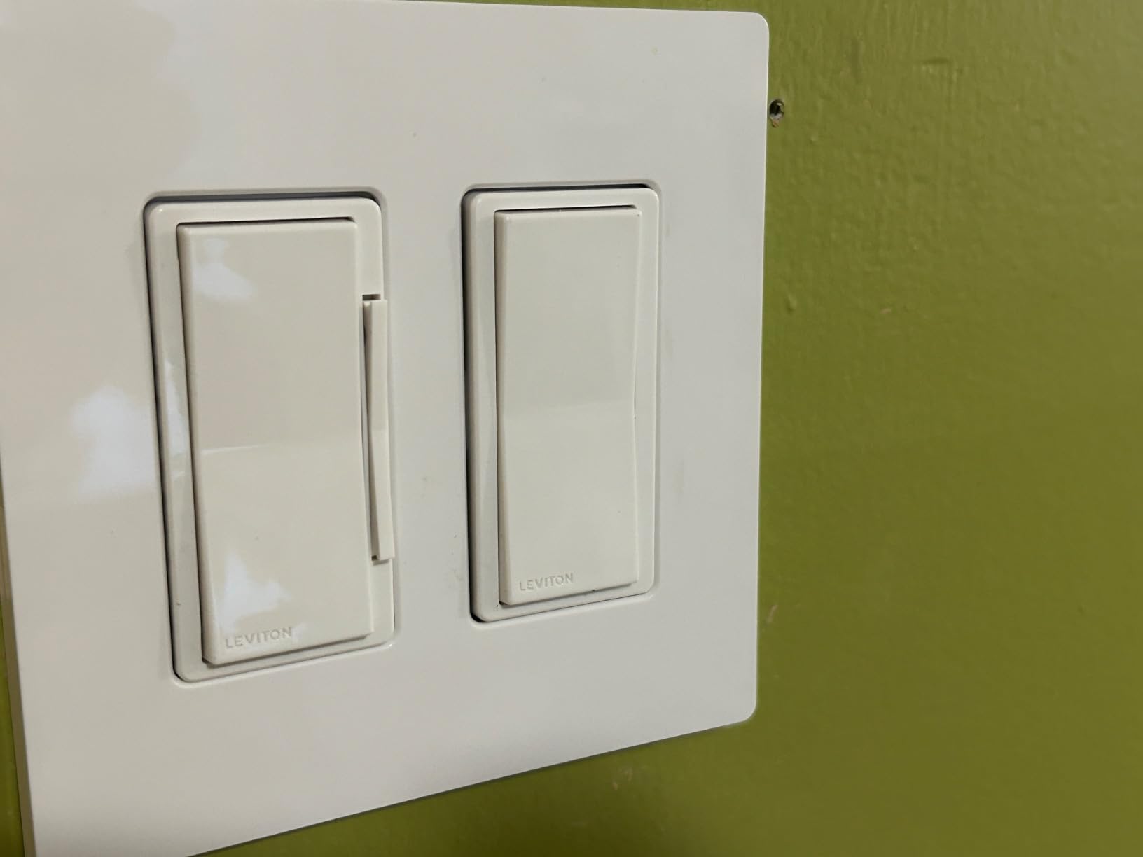 Leviton Decora Smart Dimmer Z-Wave 800 Series, ZW6HD-1RW, White customer photo 1