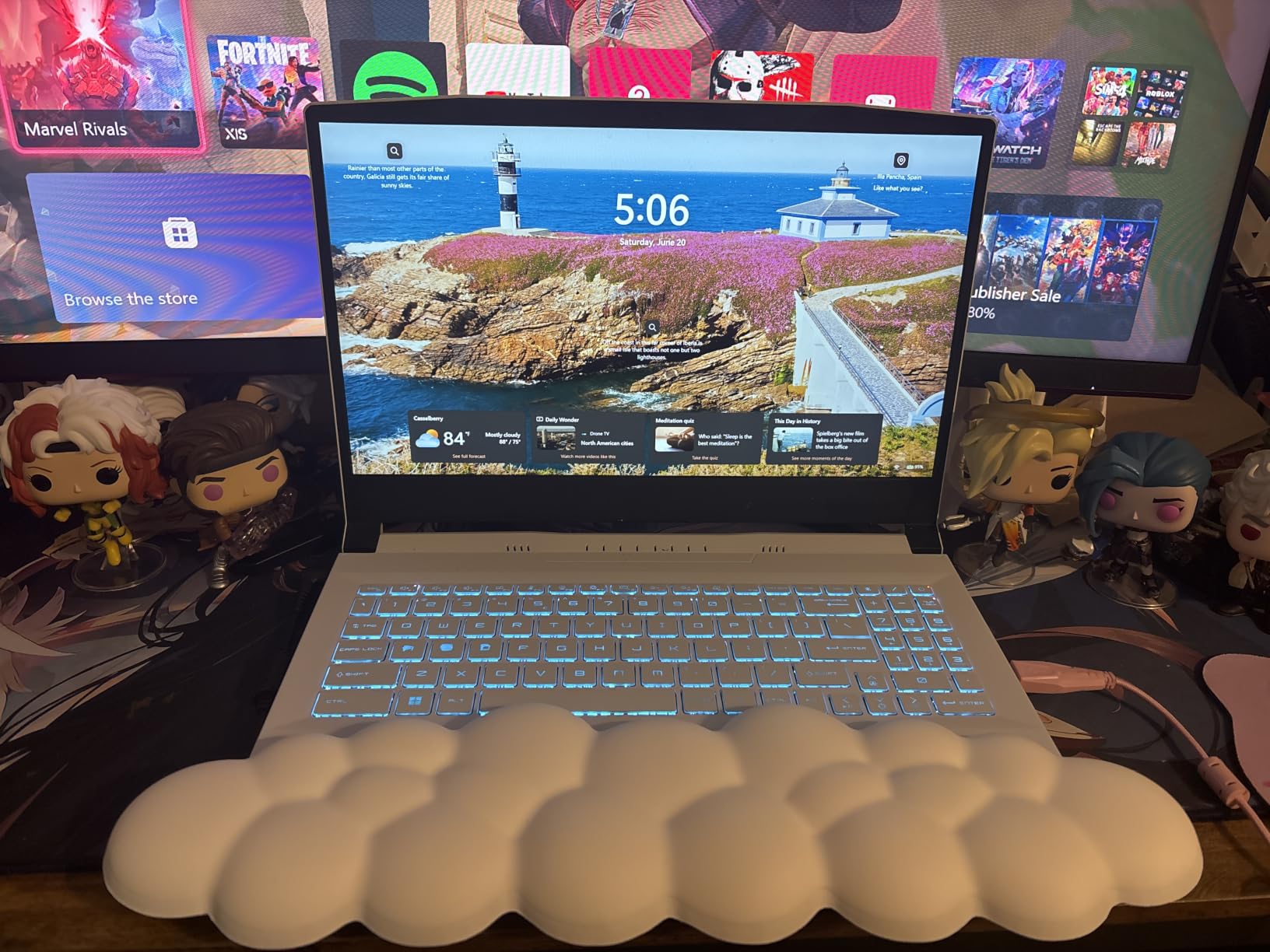 Sushret Cloud Wrist Rest Keyboard, Cloud Keyboard Wrist Pad Set with PU Leather Memory Foam, Cute Arm Rest for Palm Support, PC/Gaming Desk Accessories/Office Setup/Computer Hand Cushion - White customer photo 1