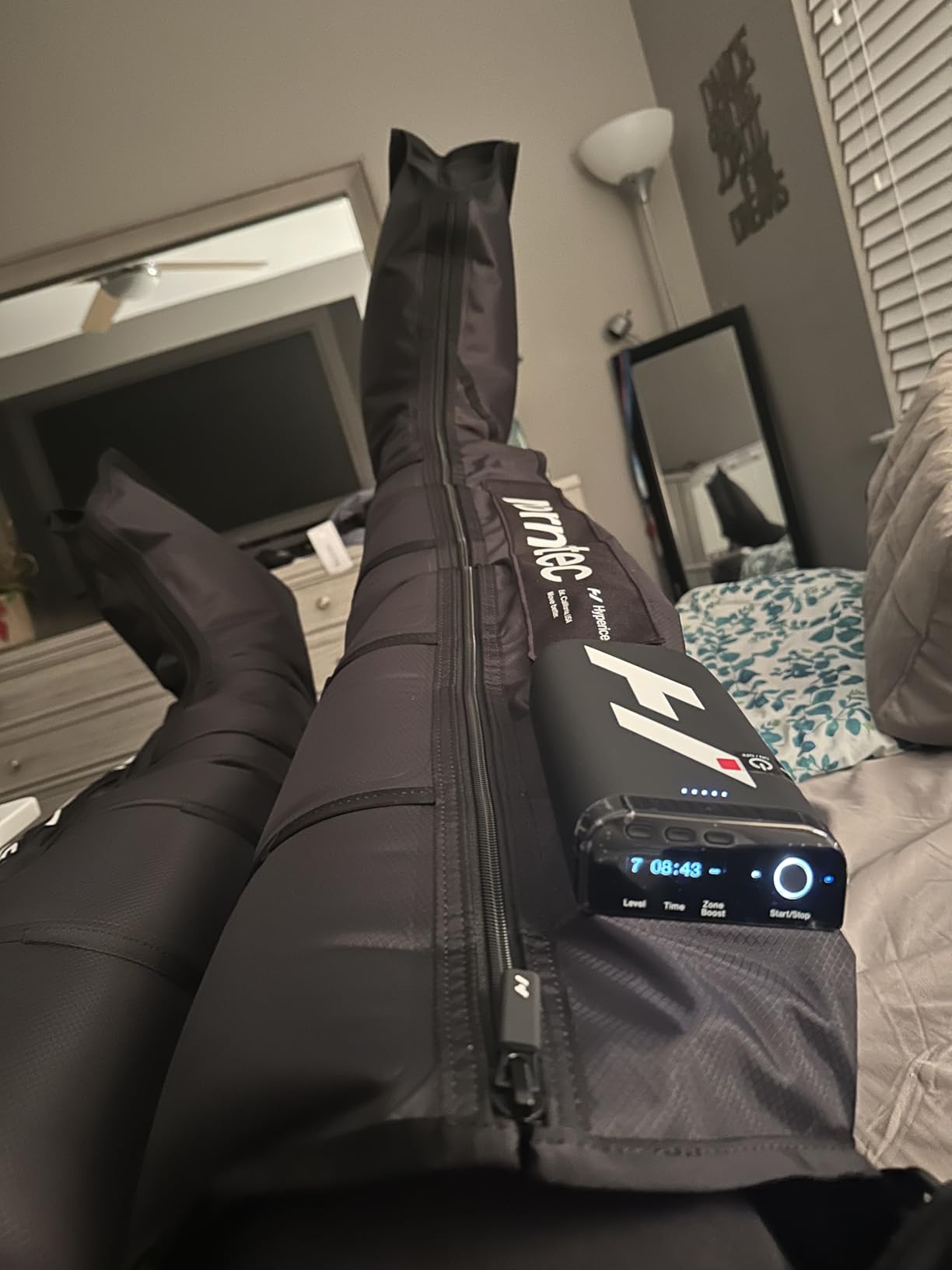Hyperice Normatec Elite Wireless Compression Boots Recovery Size Standard customer photo 2