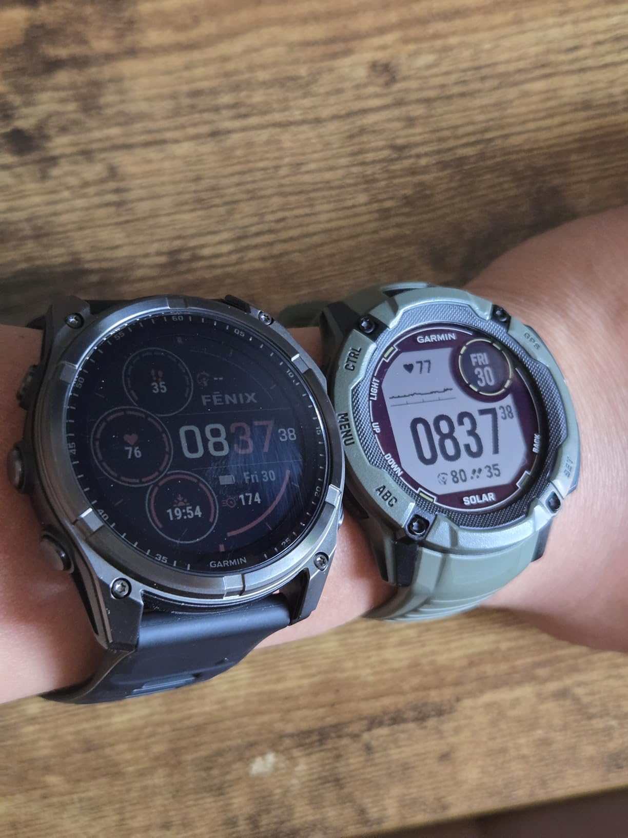 Garmin fēnix® 8 Solar, Sapphire, 51mm, DLC Titanium, Black/Pebble Gray customer photo 1