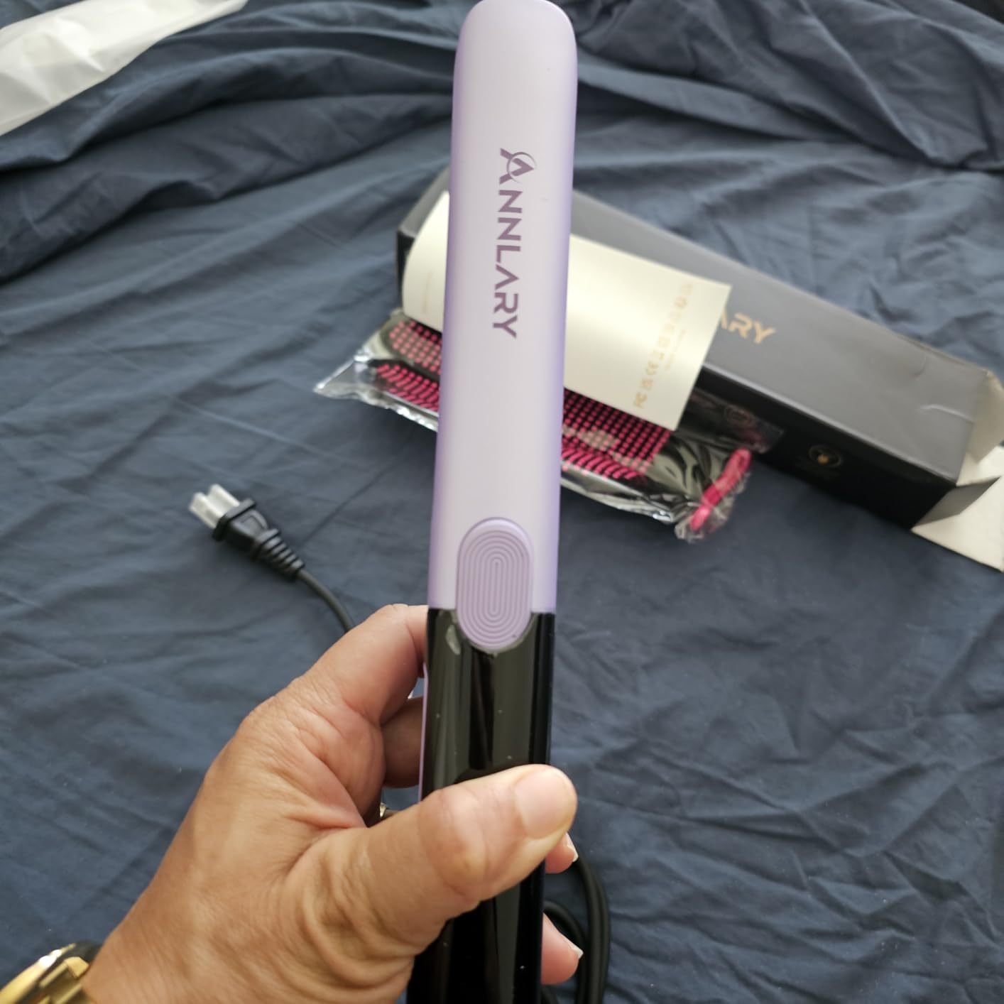 Annlary Hair Straightener 1 Inch Flat Iron and Curler 2 in 1 Titanium Ceramic Ionic Dual Voltage Straightener with Heat-Resistant Silicone, for Less Frizz, Shinier & Smoother customer photo 2