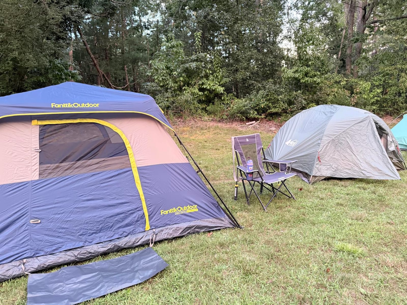 FanttikOutdoor Camping Tent 4/6/8/10 Person Instant Cabin Tent Setup in 60 Seconds with Rainfly & Windproof Portable with Carry Bag for Family Camping & Hiking, Upgraded Ventilation, Navy Blue customer photo 2