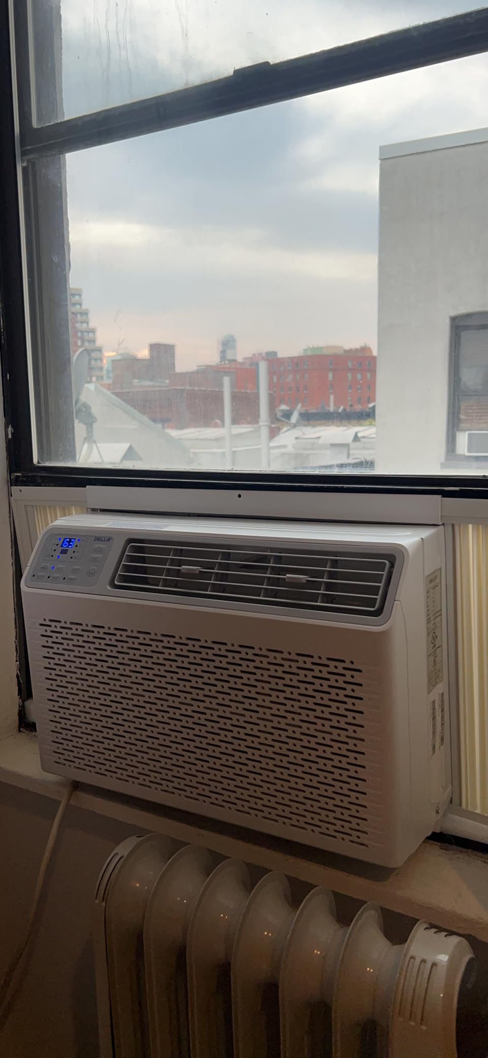 DELLA 12000 BTU Smart Window Air Conditioner, Works with Alexa and WiFi, Cools Up to 550 Sq. Ft, GEO Location, Energy Saving AC Unit with Smart Controls, Remote, Dehumidifier, Reusable Filter customer photo 2