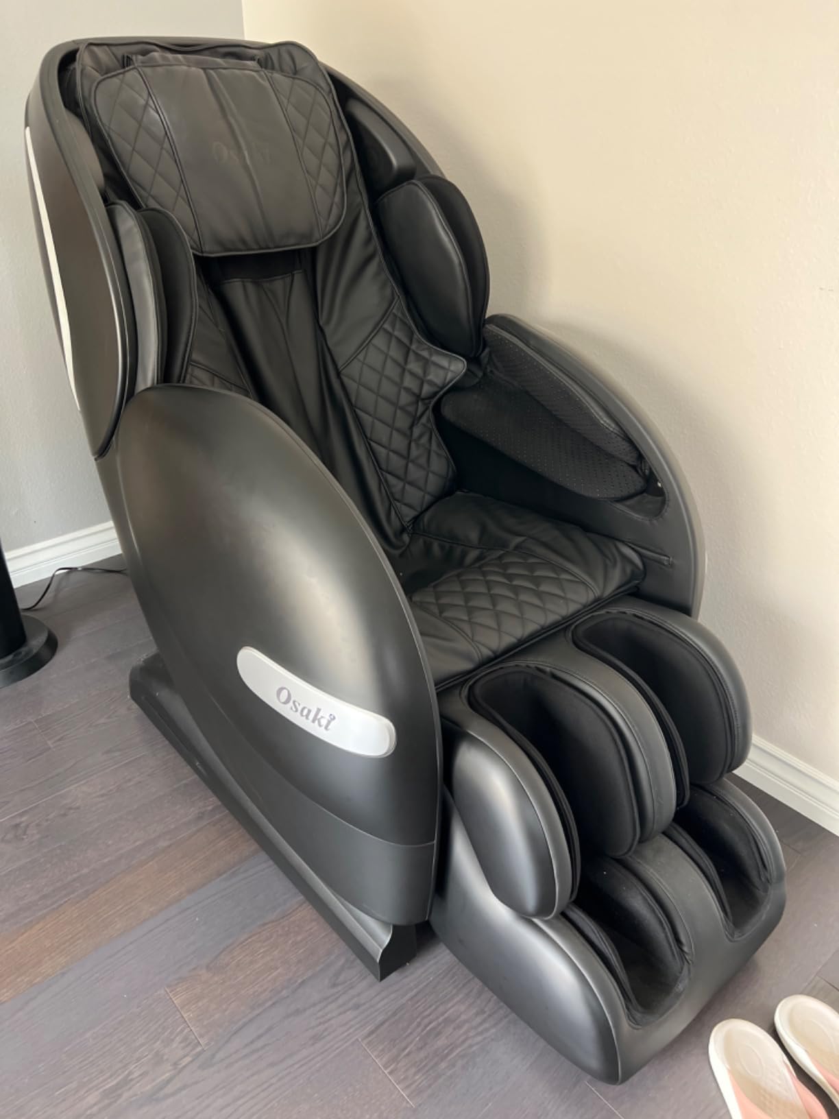 Osaki Monarch Full Body Massage Chair | Zero Gravity 3D SL-Track | Space Saving Technology Recliner| 9 Unique Auto Programs | Bluetooth Connection (LE Black) customer photo 1