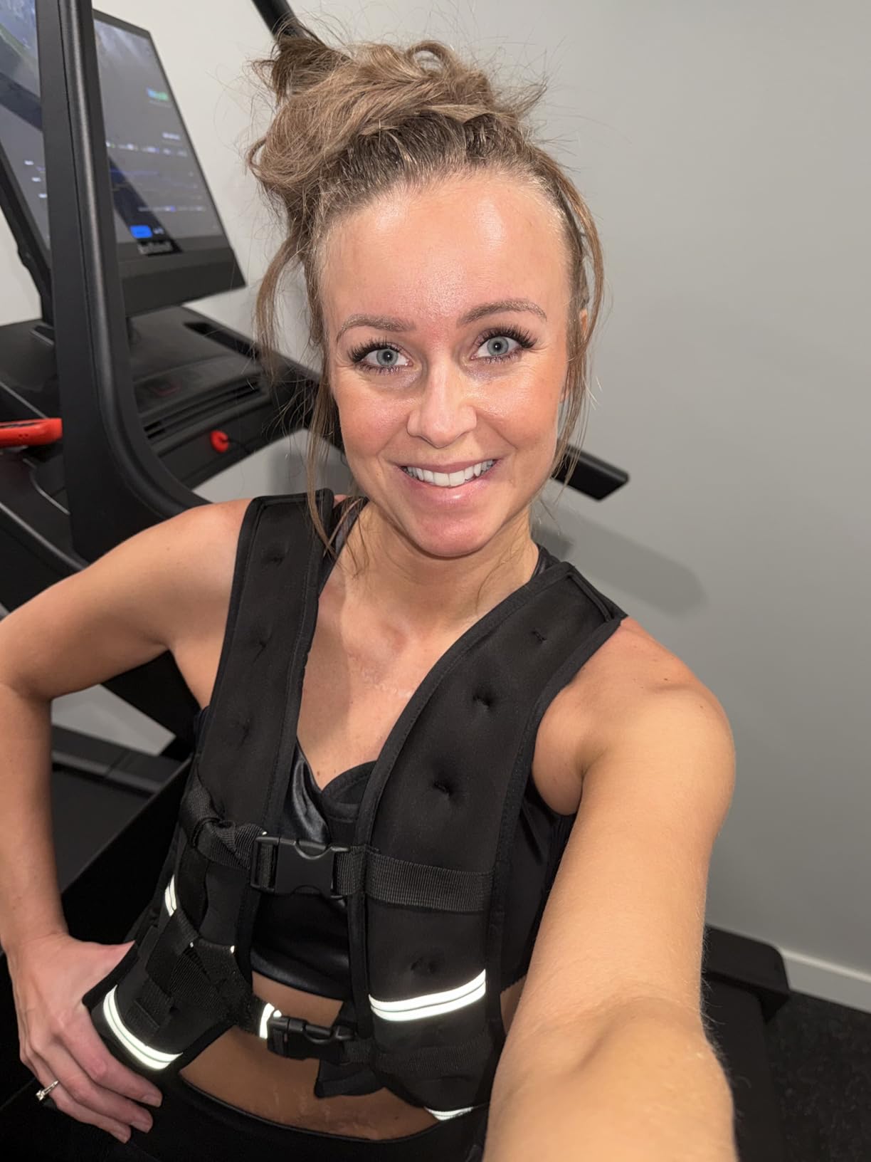 Poudee Weighted Vest, 6lb/8lb/10lb/12lb/16lb/20lb/25lb/30lb Weight Vest for Men Women, Body Weight Vests Adjustable with Reflective Stripe for Strength Training, Running, Workout, Jogging, Walking customer photo 2