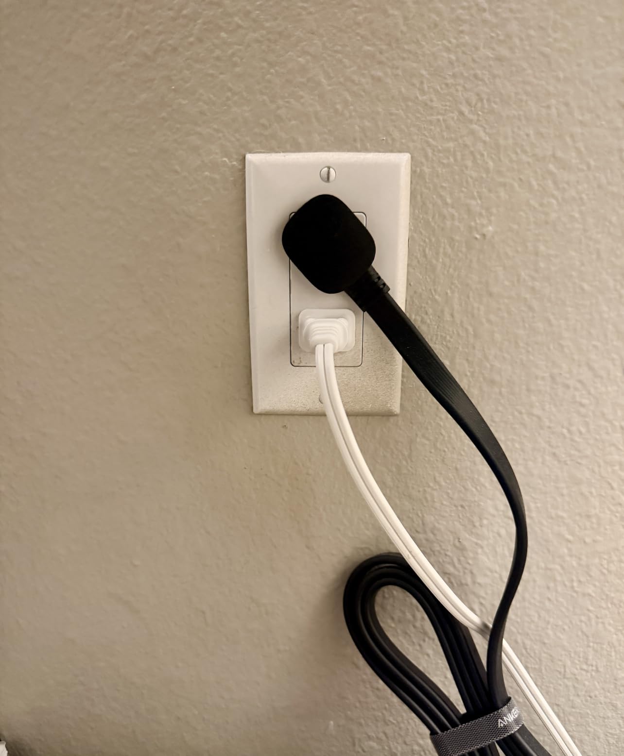 Anker Power Strip with 2000J Surge Protector, 5ft Outlet Extender, 20W, 8AC customer photo 1