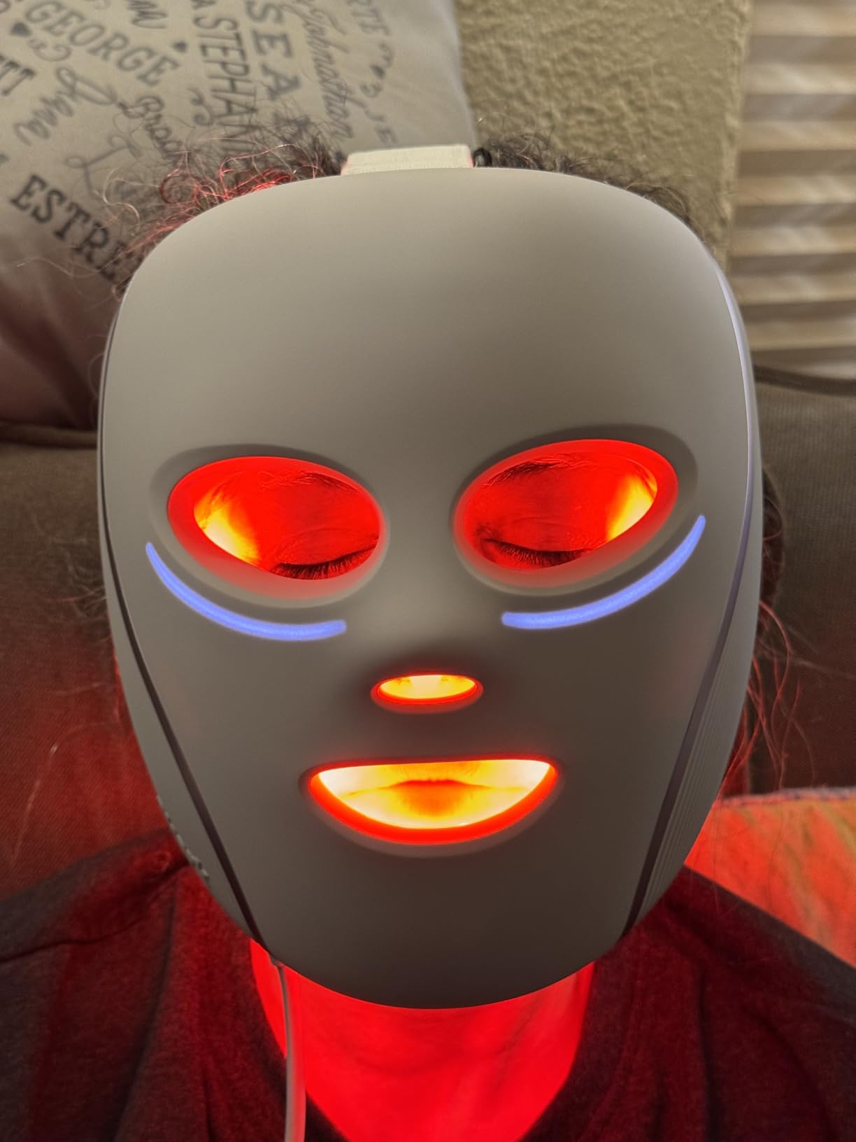 Shark CryoGlow LED Face Mask, Red Light Therapy, Under-Eye Cooling, FW312PL customer photo 1