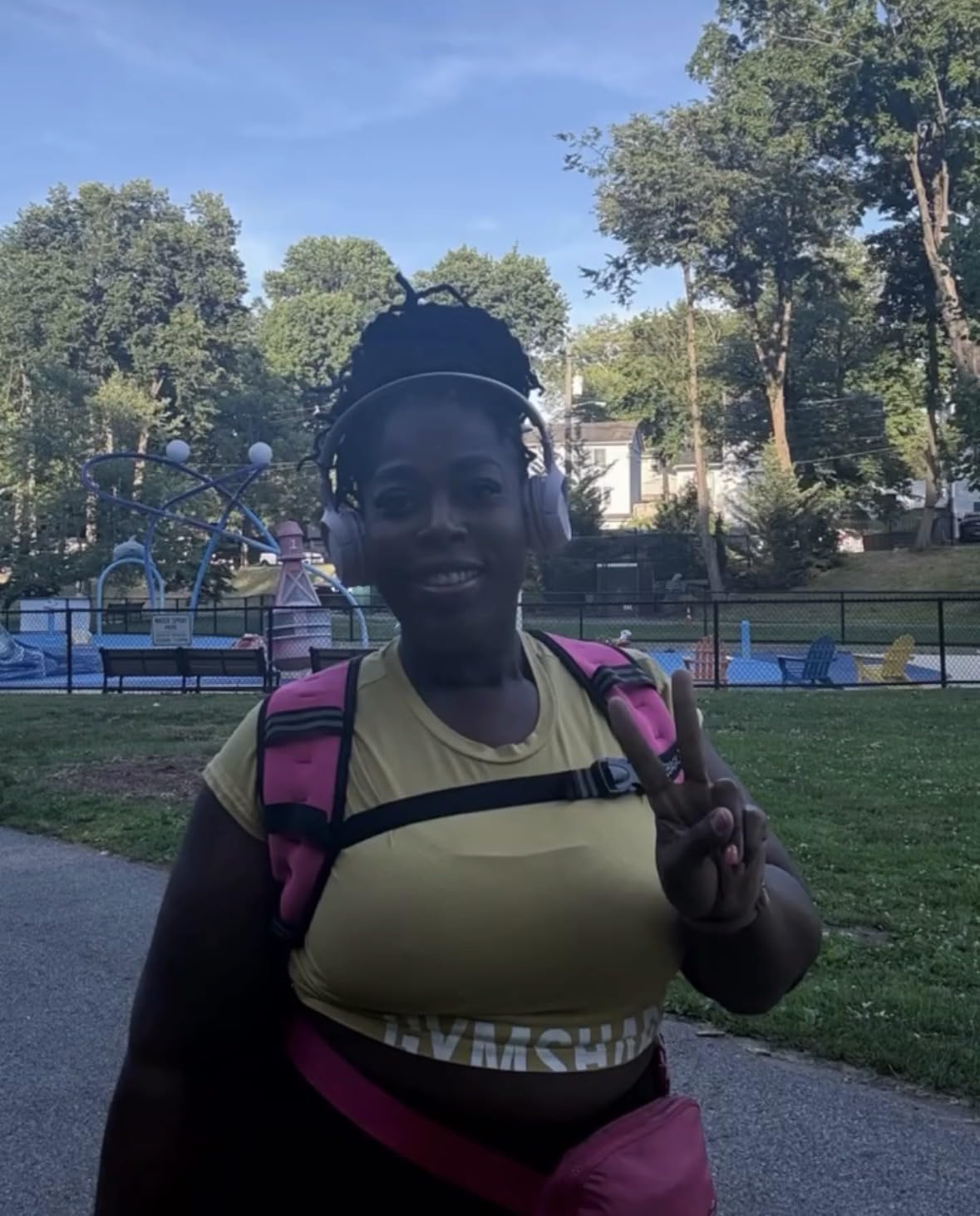 BAGAIL Comfort-Fit Weighted Vest for Woman, Even Weight Distribution, Faster Weight Loss, No-Chafe or Bounce for Walking & Running with Detachable Phone Pouch & Reflective Stripes (Available 5-30lbs) customer photo 1