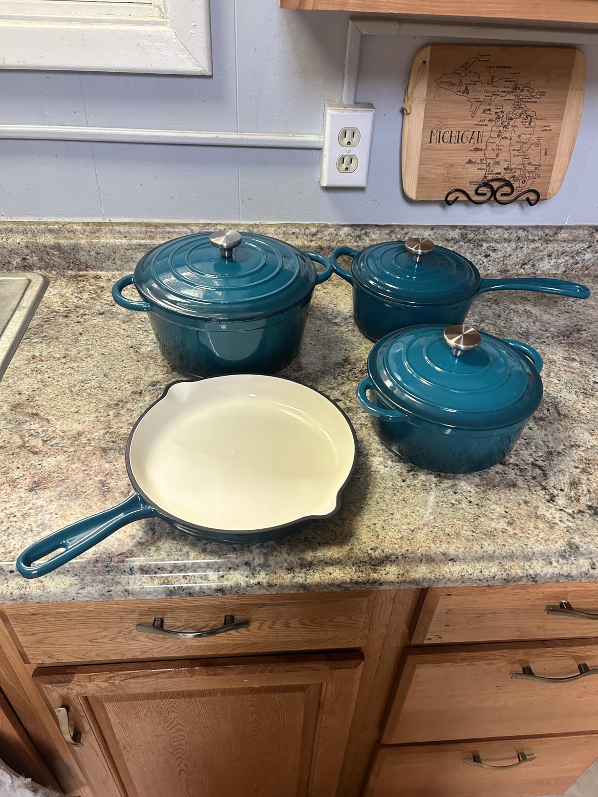 QuliMetal Enameled Cast Iron Cookware Set, 5-Piece Pots and Pans Set with Lids, Skillet, Frying Pan, Saucepan & Dutch Oven for All Stovetops, PFOA Free, Ideal for Sourdough Bread Baking customer photo 1