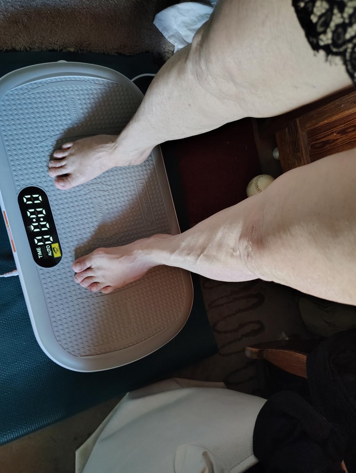 Merach CV40 Curved Vibration Plate Exercise Machine with 440lbs Capacity customer photo 1