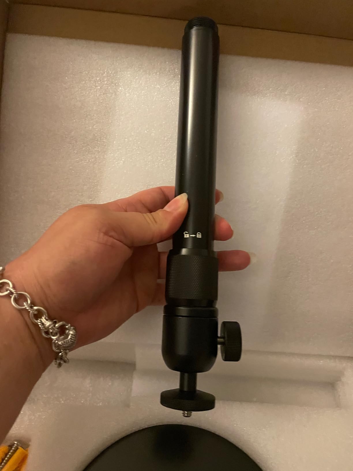 Aurzen Ceiling Projector Mount, Adjustable Rotation, Tilt & Length customer photo 1