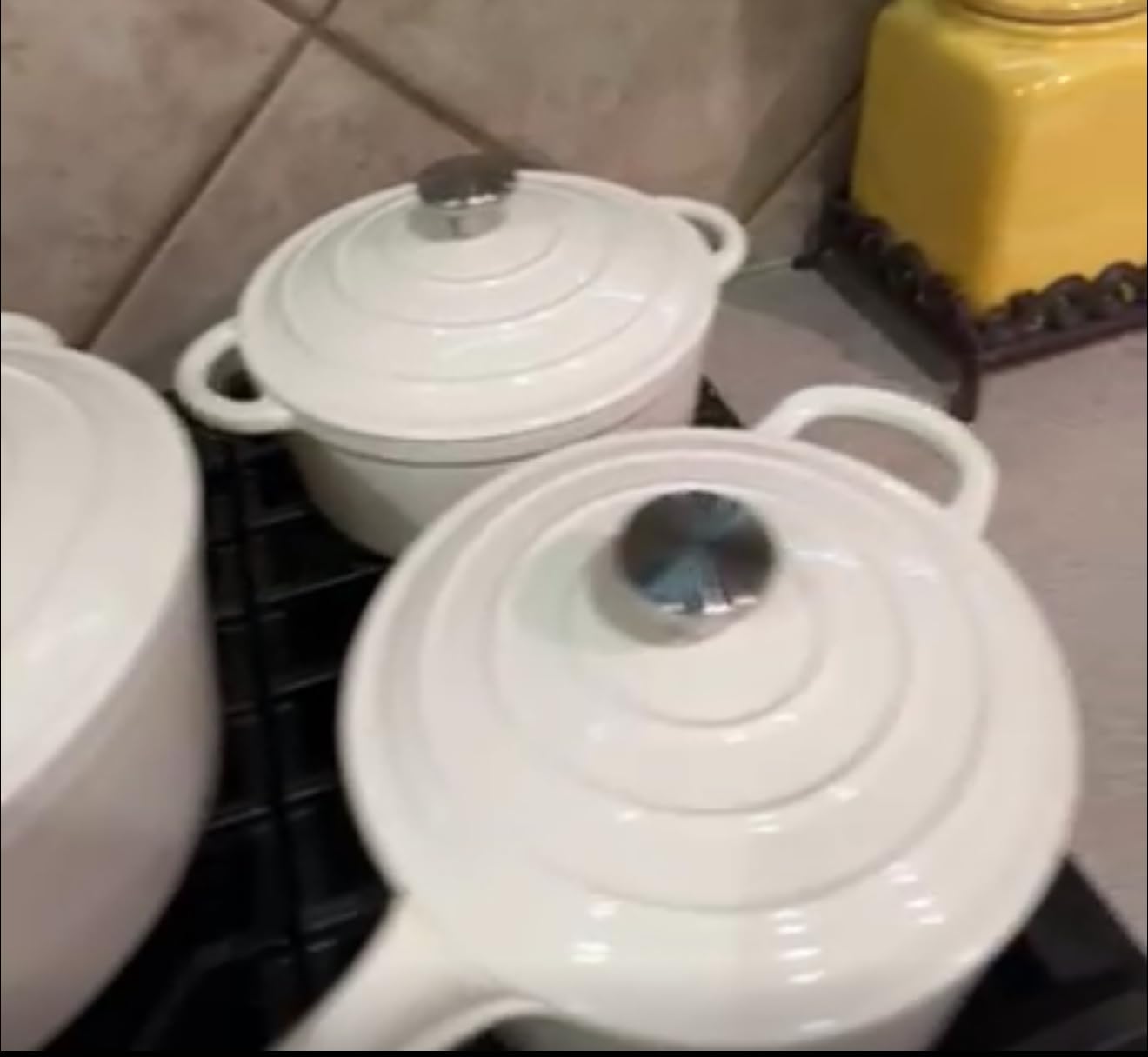 Hisencn Enameled Cast Iron Cookware Set,7 Piece Dutch Ovens Set,Cream White customer photo 1