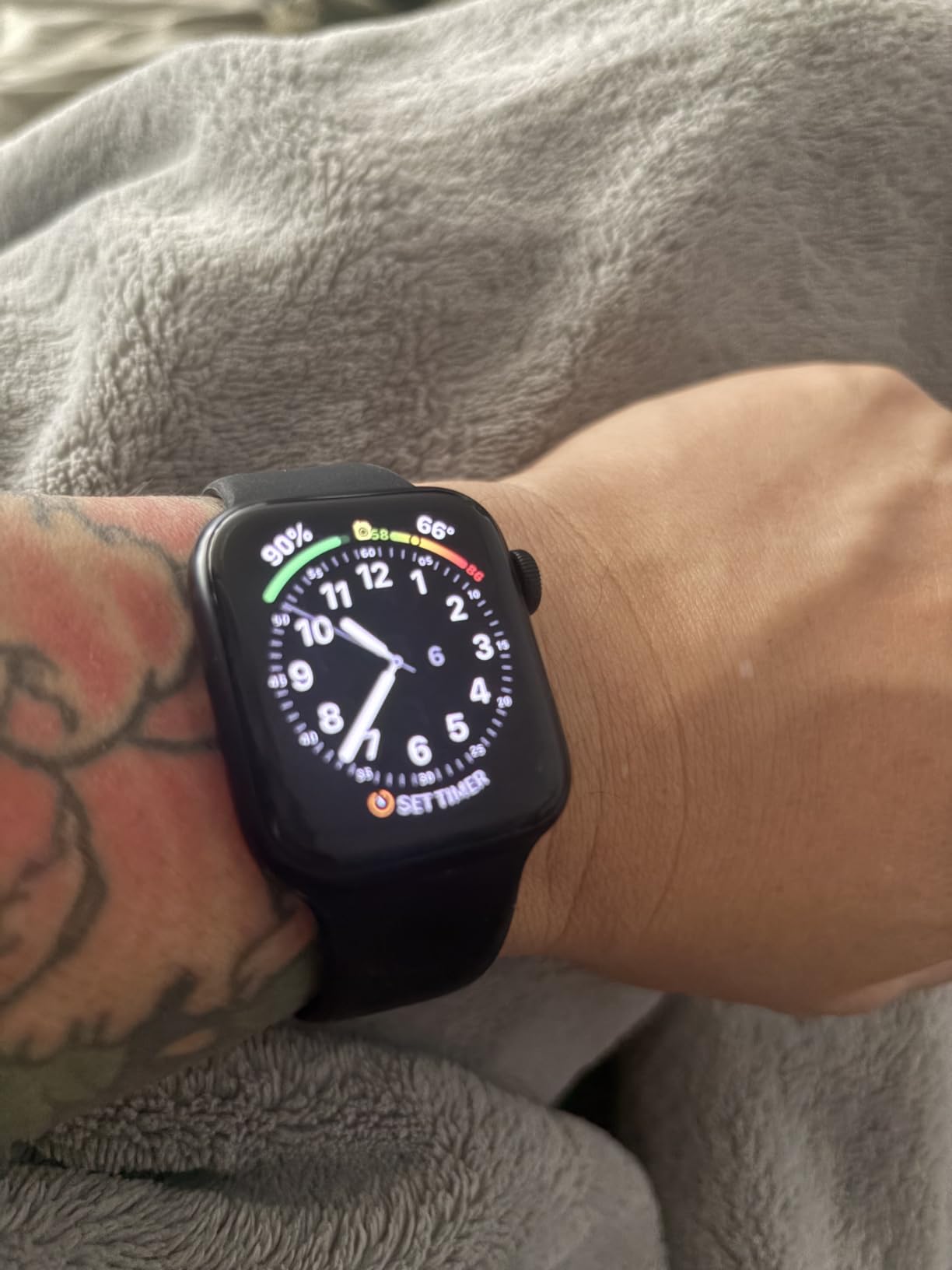Apple Watch SE 3 [GPS 40mm] Smartwatch with Starlight Aluminum Case with Starlight Sport Band - S/M. Fitness and Sleep Trackers, Heart Rate Monitor, Always-On Display, Water Resistant customer photo 1