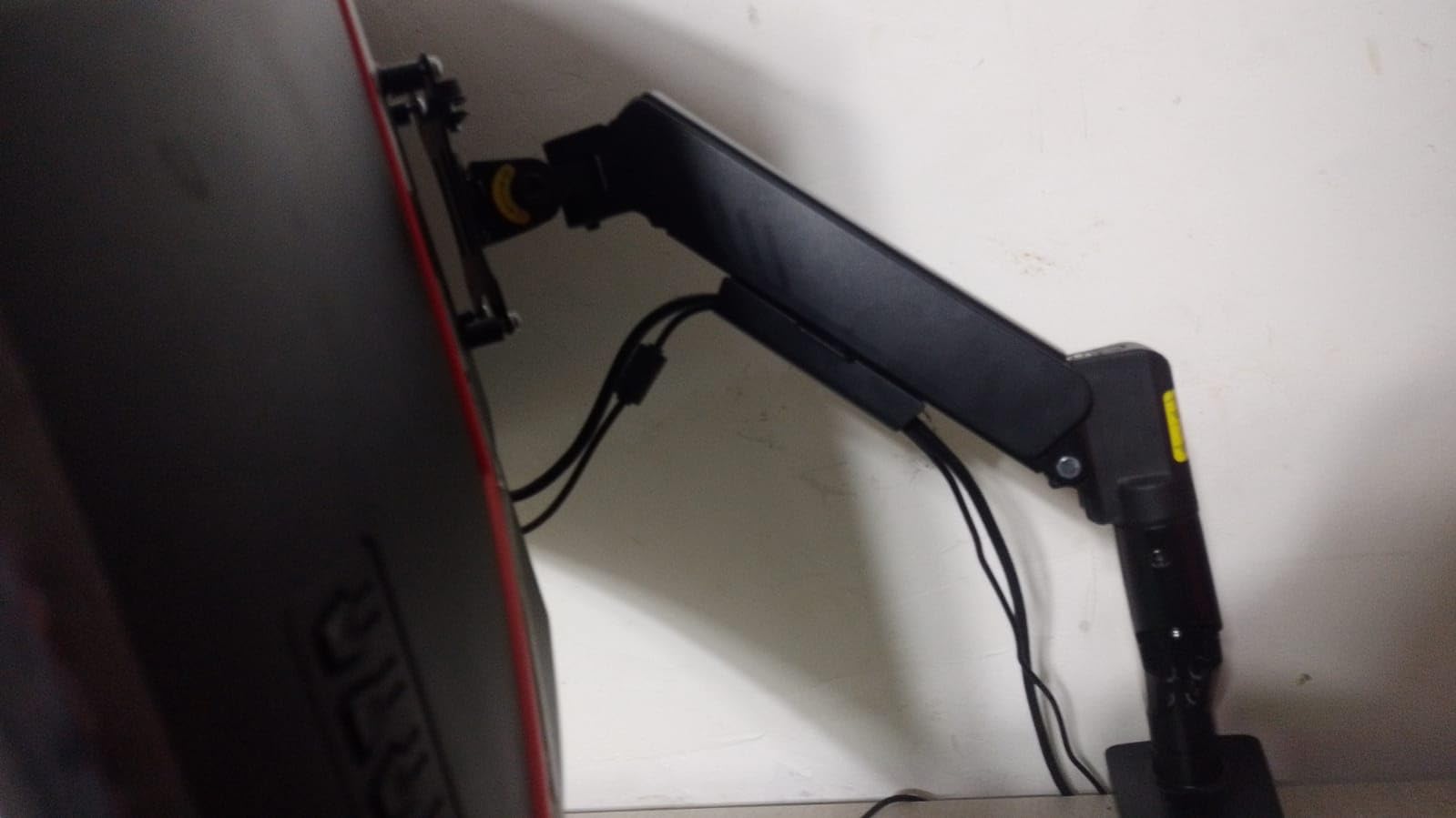 ErGear Single Monitor Arm, Fully Adjustable Monitor Mount for 13–34 Inch Screens, Fast Install Computer Monitor Stand with Tool-Free VESA Mount, Cable Management, Holds 19.8 lbs, Max VESA 100x100mm customer photo 1