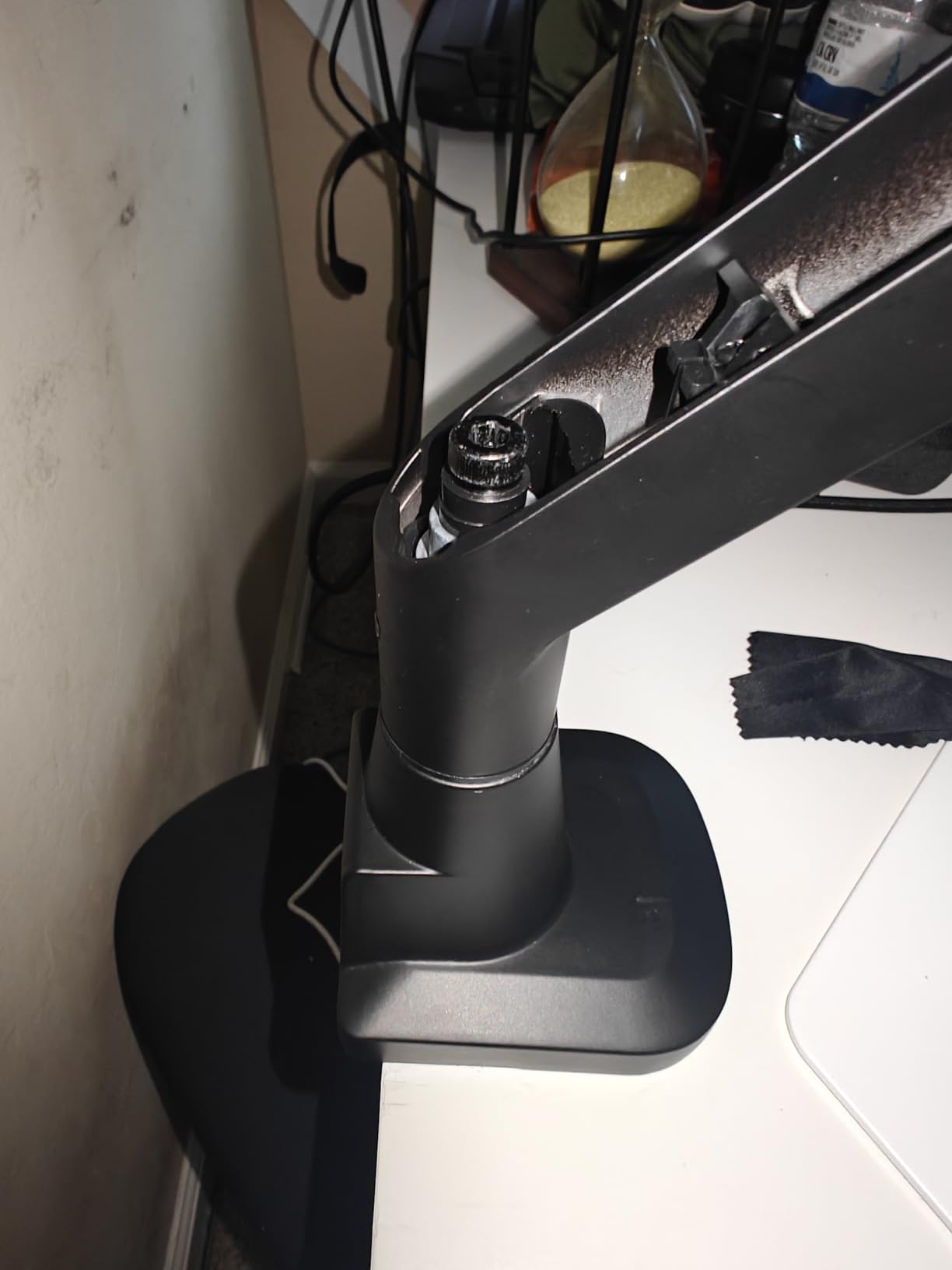 WALI Ultrawide Single Monitor Arm for 17-49 inch Curved Screen, up to 33lbs | Heavy Duty Monitor Desk Mount, Full Motion with Tilt, Swivel, Rotation, C-Clamp/Grommet Base, VESA 75/100mm (GSM001XLN),Black customer photo 2