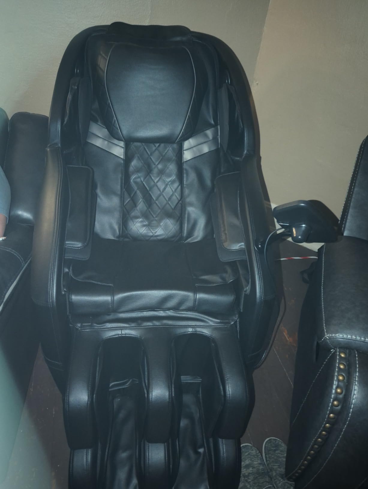 Mazzup Full Body Zero Gravity Shiatsu Massage Chair with Fully Assembled, LCD Screen, Shortcut Keys, USB Charging Port, Heat, for Loved Ones, Parents, Black customer photo 1