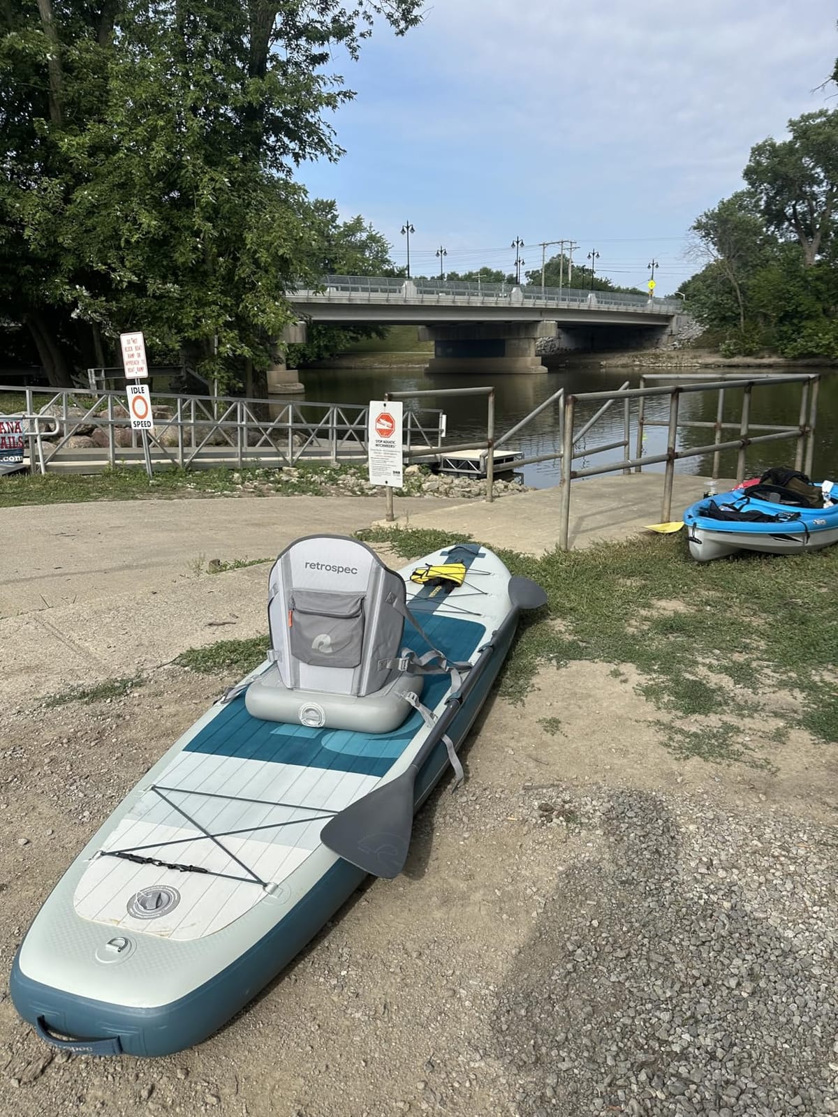 Retrospec Weekender Plus 10' Inflatable Stand Up Paddleboard Double Layer PVC iSUP Bundle w/Carrying case, 3 Piece Adjustable Aluminum Paddle, 3 Removable fins, Pump, and Cell Phone case customer photo 2