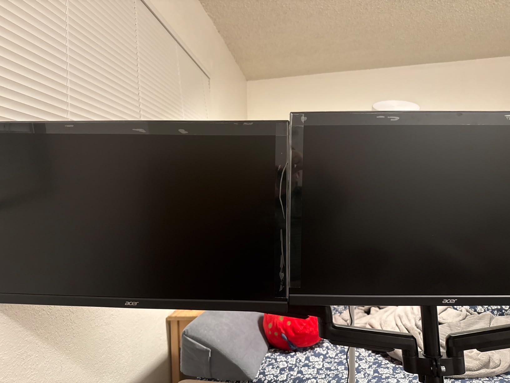 ErGear Triple Monitor Stand Fits Three 17–32 inch Monitors customer photo 2