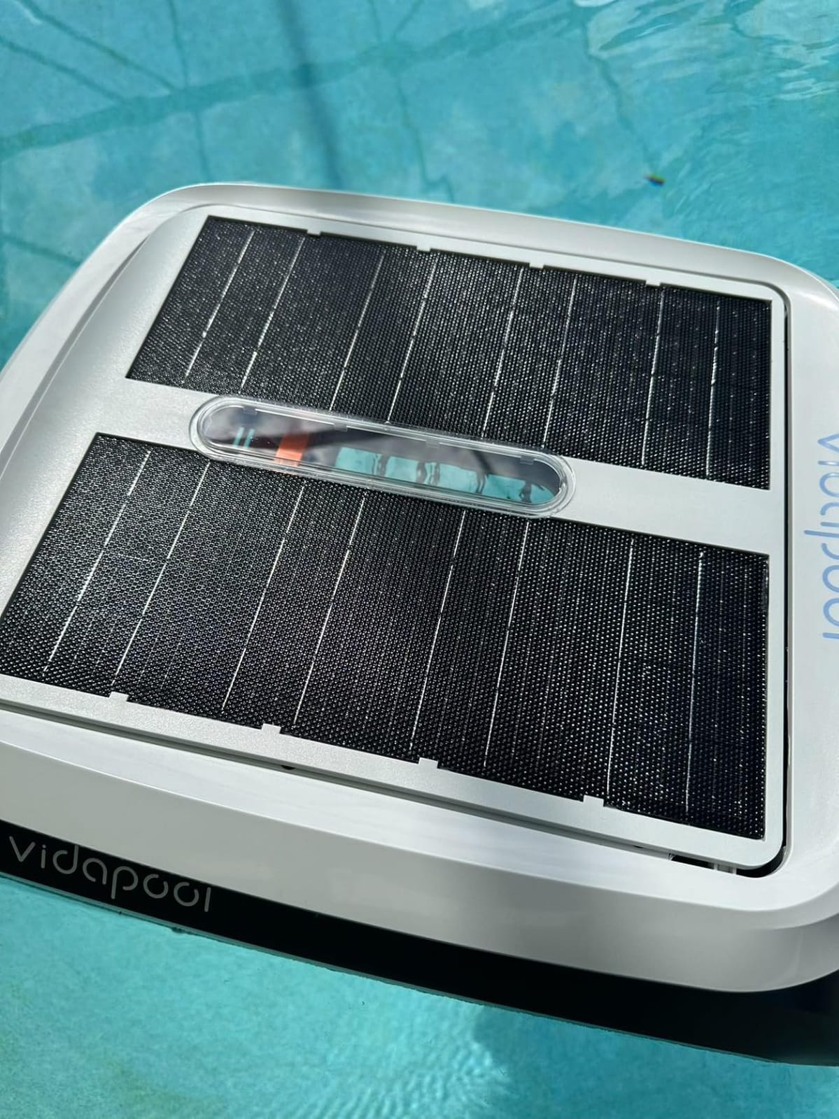 Solar Pool Skimmer Robot, Automatic Pool Surface Skimmer Cleaner, Dual Mode Solar Powered Pool Skimmer with Obstacle Avoidance, Day & Night Cleaning for All Swimming Pools-White customer photo 2