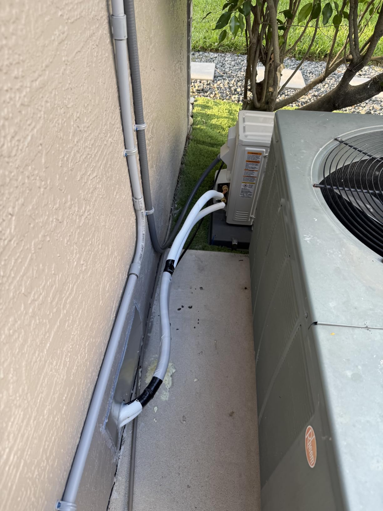 Albott 12,000 BTU Mini Split Air Conditioner and Heater SEER2 18, 115V customer photo 1